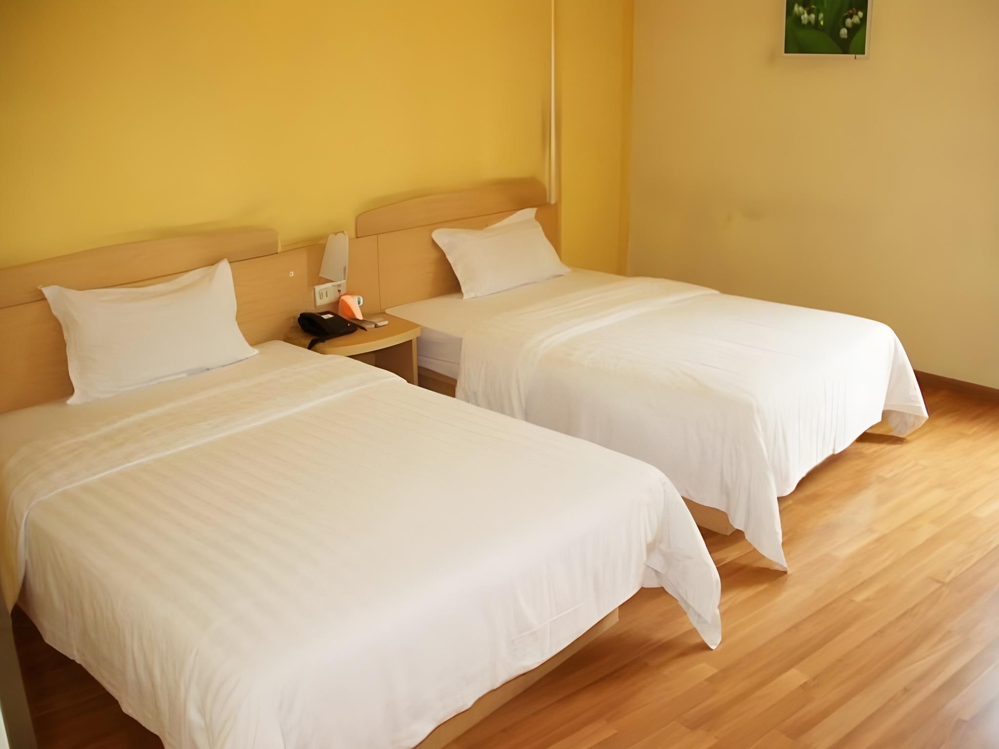 Standard Twin Room - Domestic Residents Only