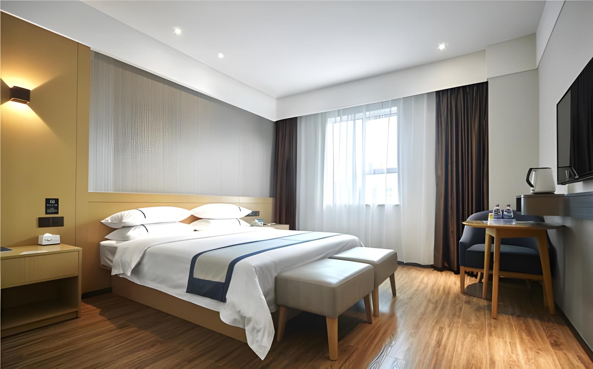 Business Queen Room