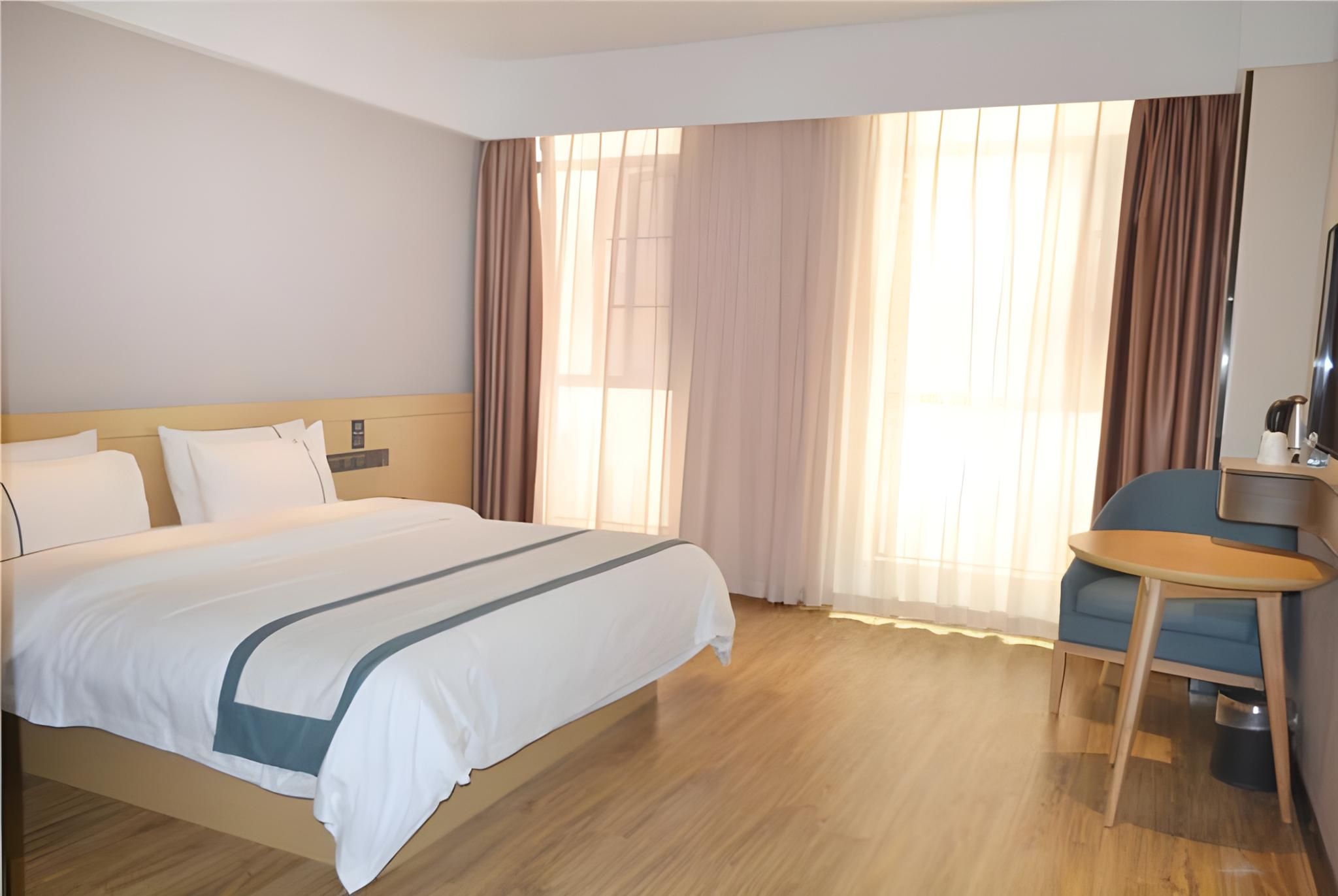 Business Queen Room