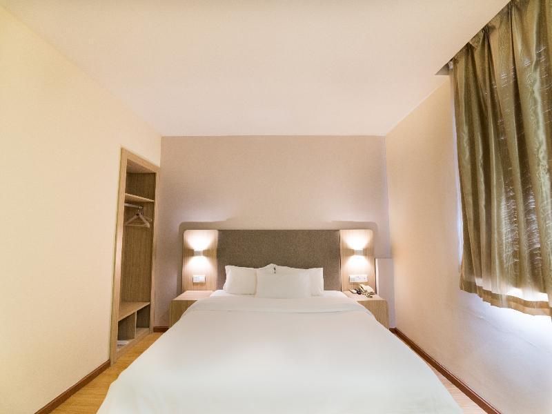 Huazhu - Room With Bed