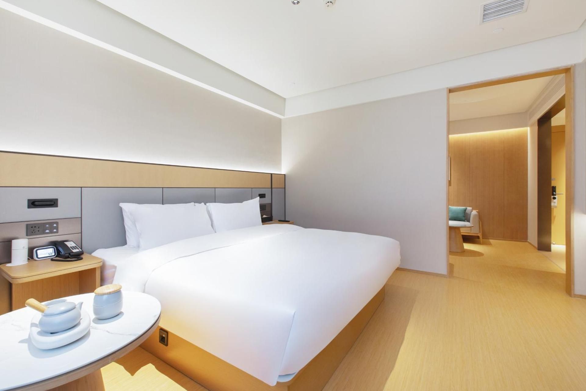 Deluxe Queen Suite