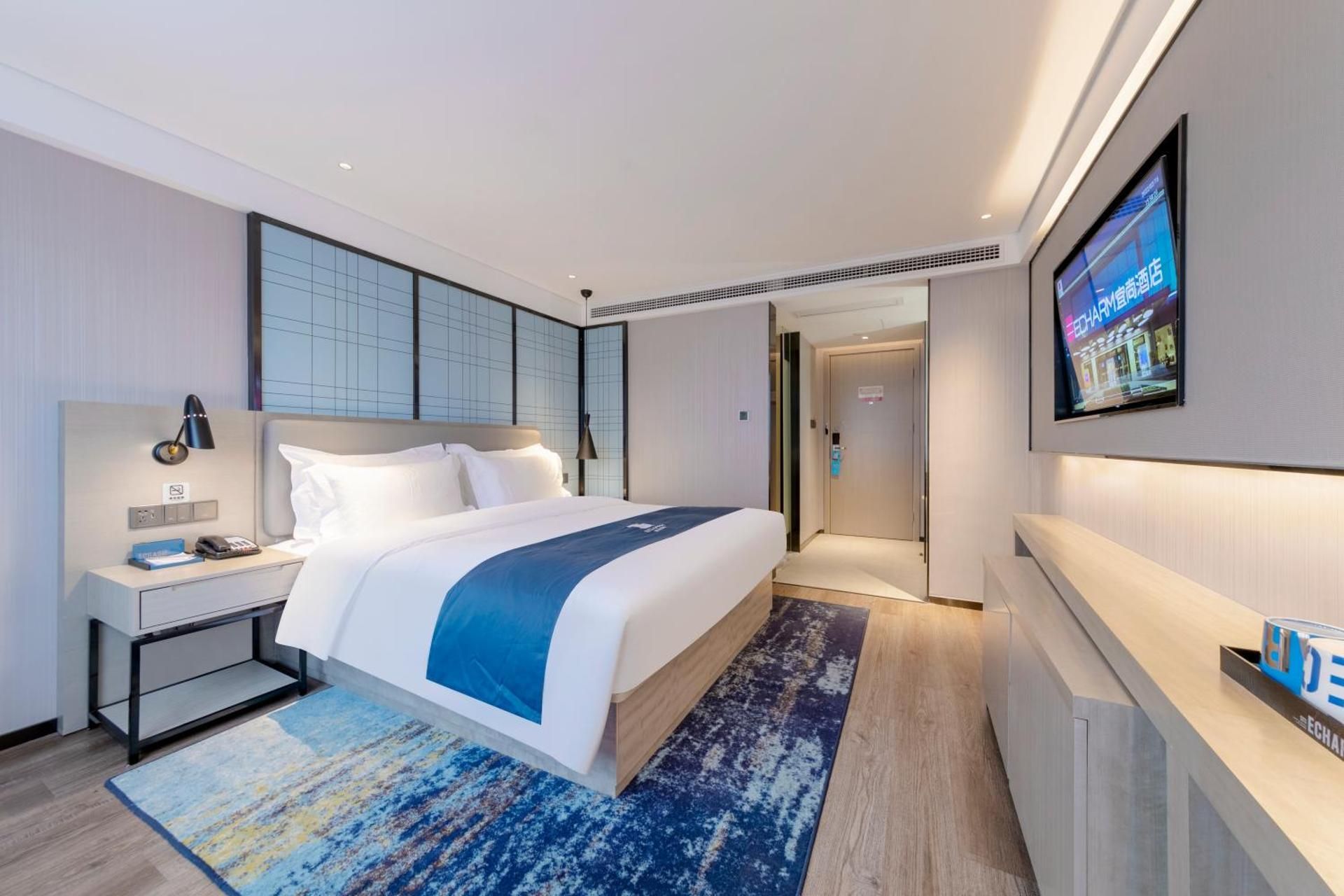 Deluxe Queen Room