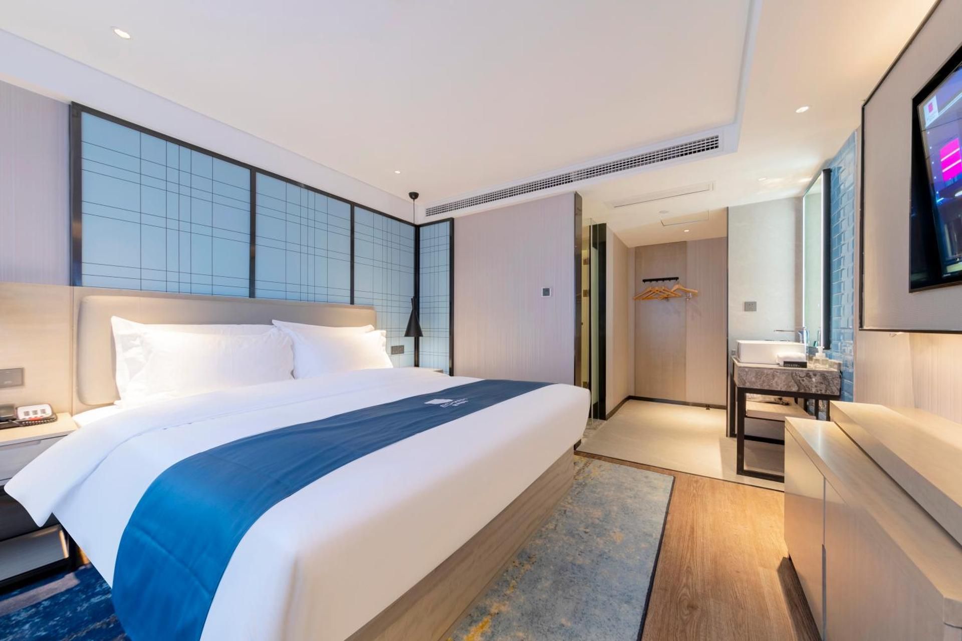 Deluxe Queen Room