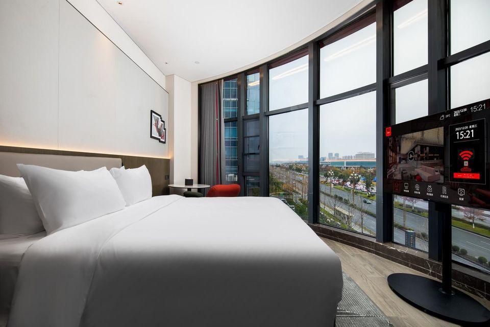 WH - Deluxe Business Room