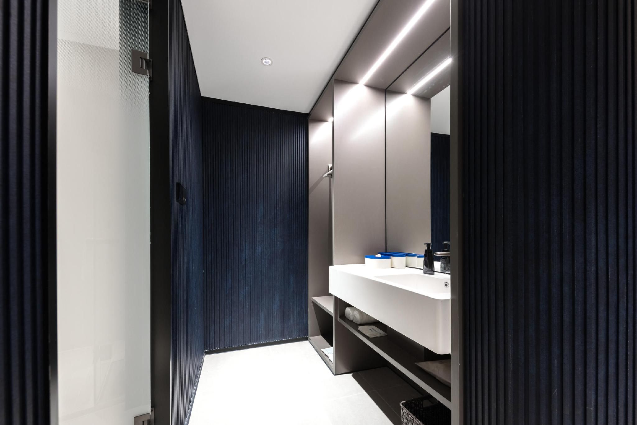Comfort Queen Room