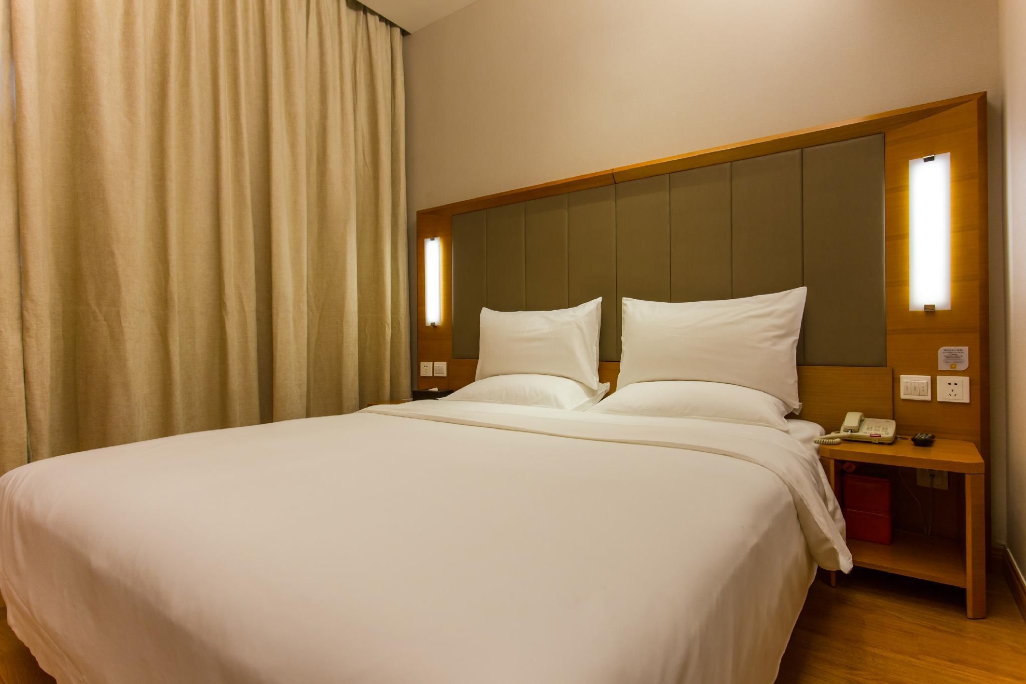 Huazhu - Room With Bed