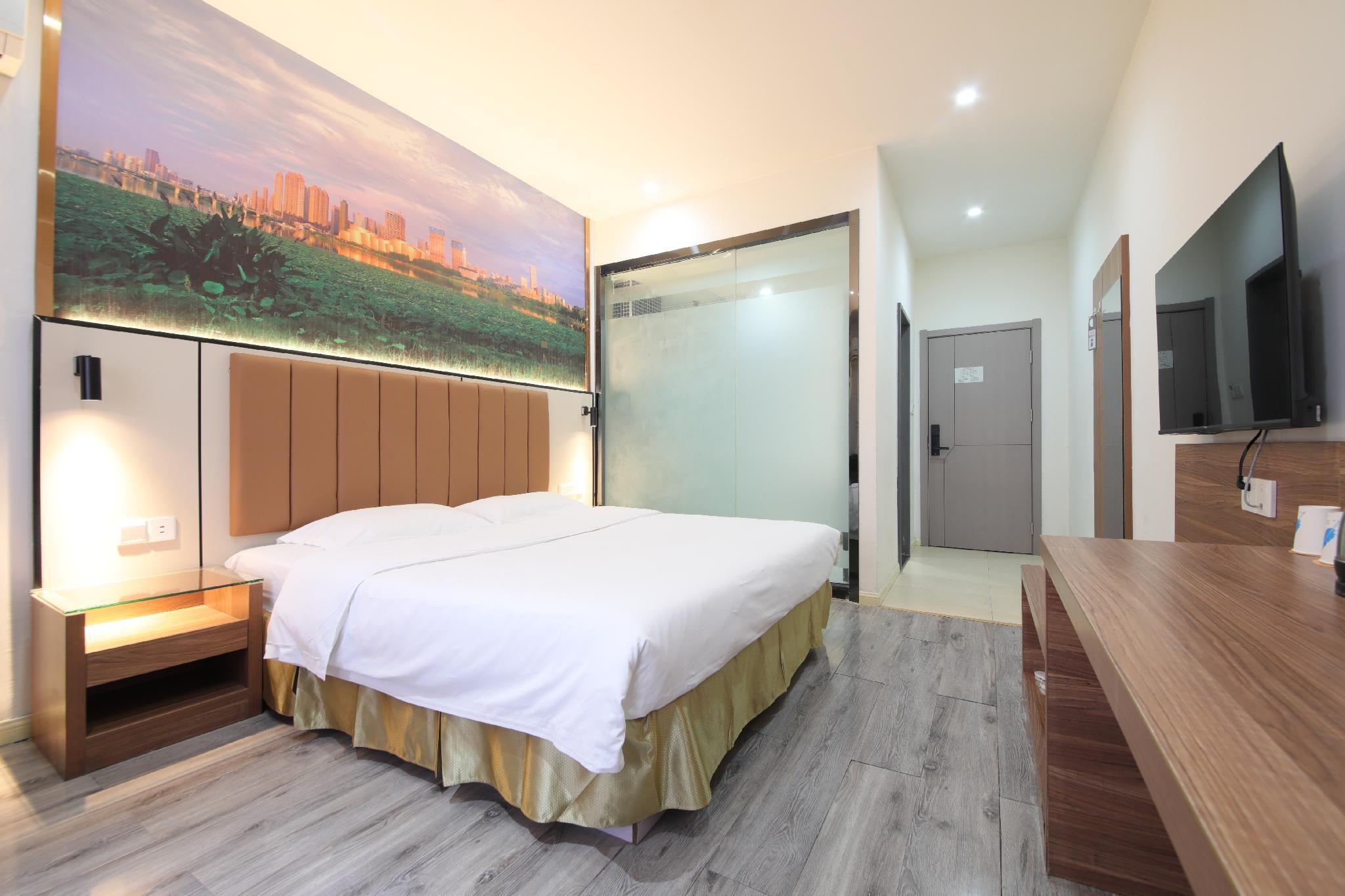 Queen Room