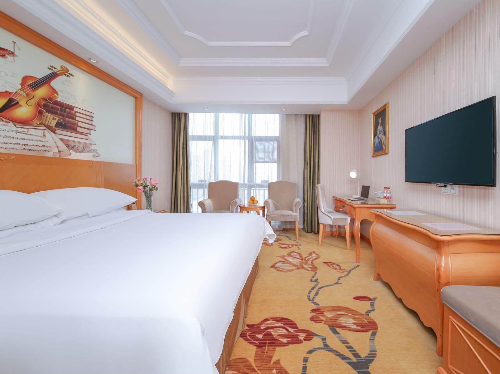 Business King Room