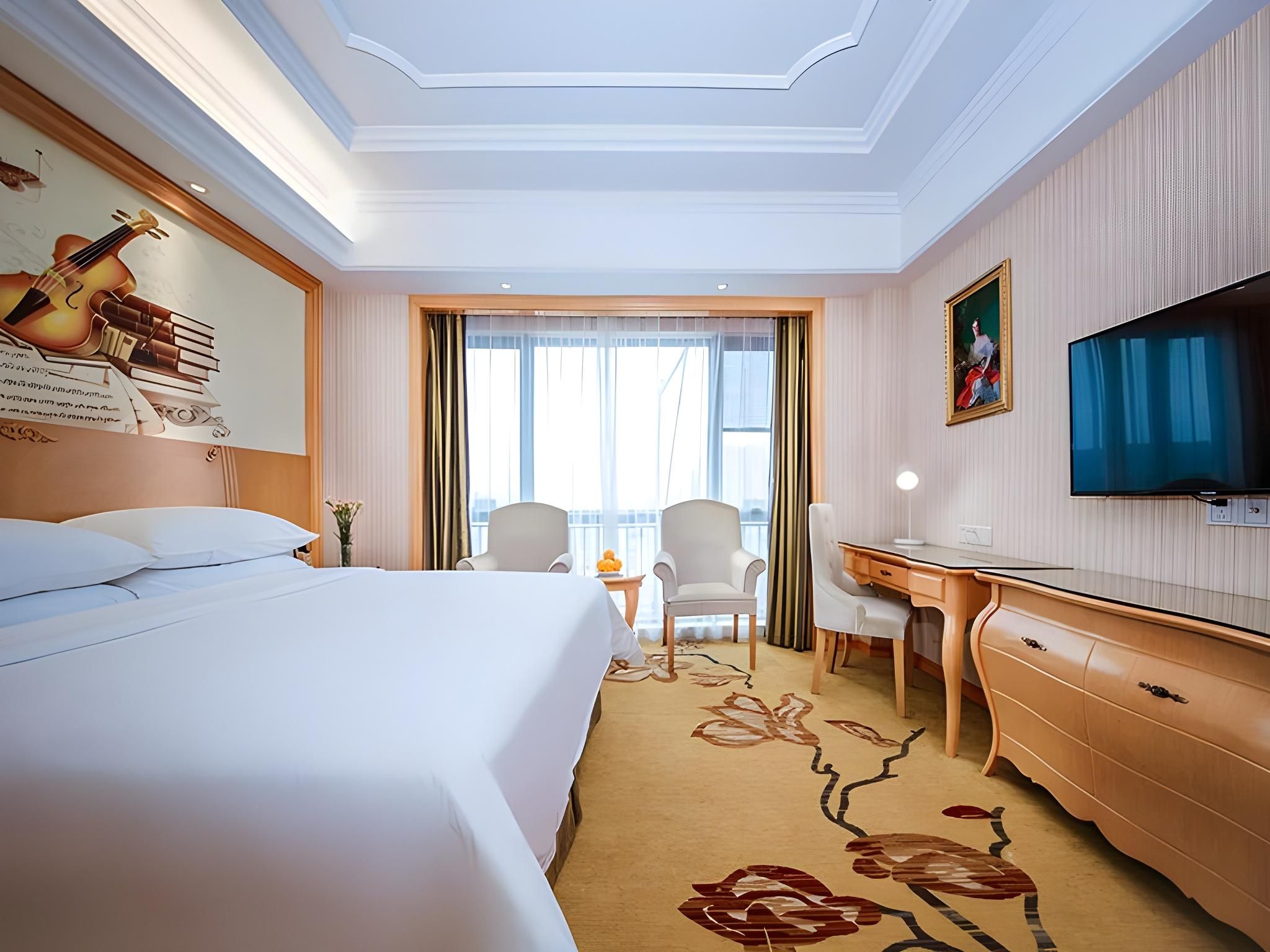 Deluxe Queen Room