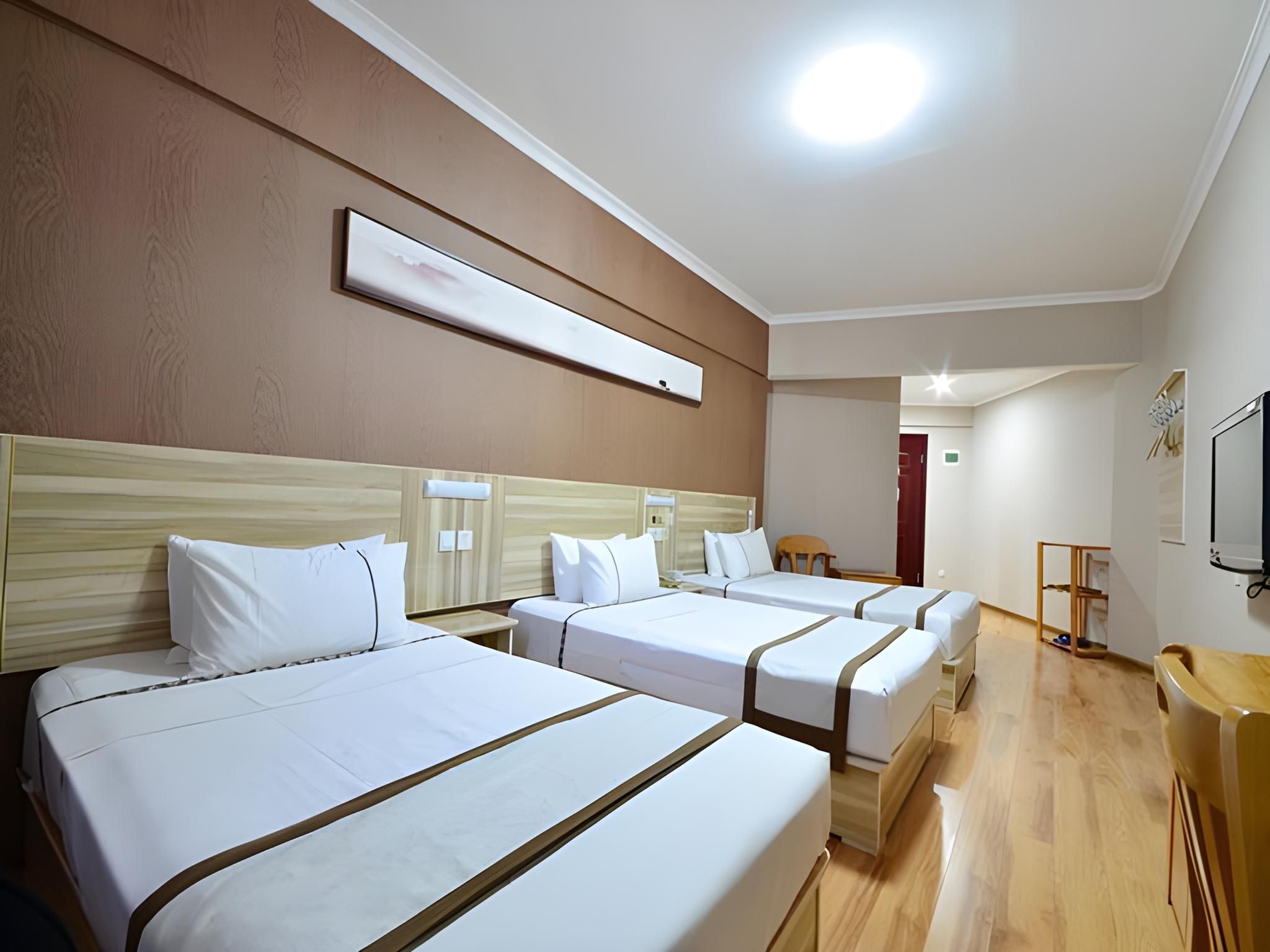 Dossen - City Family Room