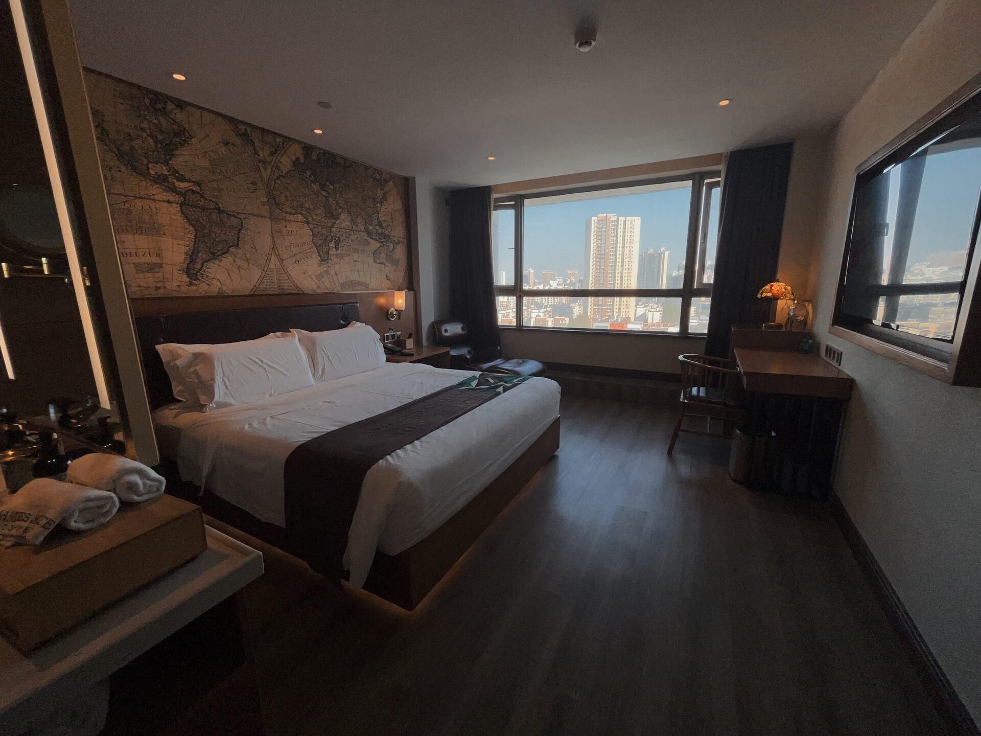 Deluxe Queen Room