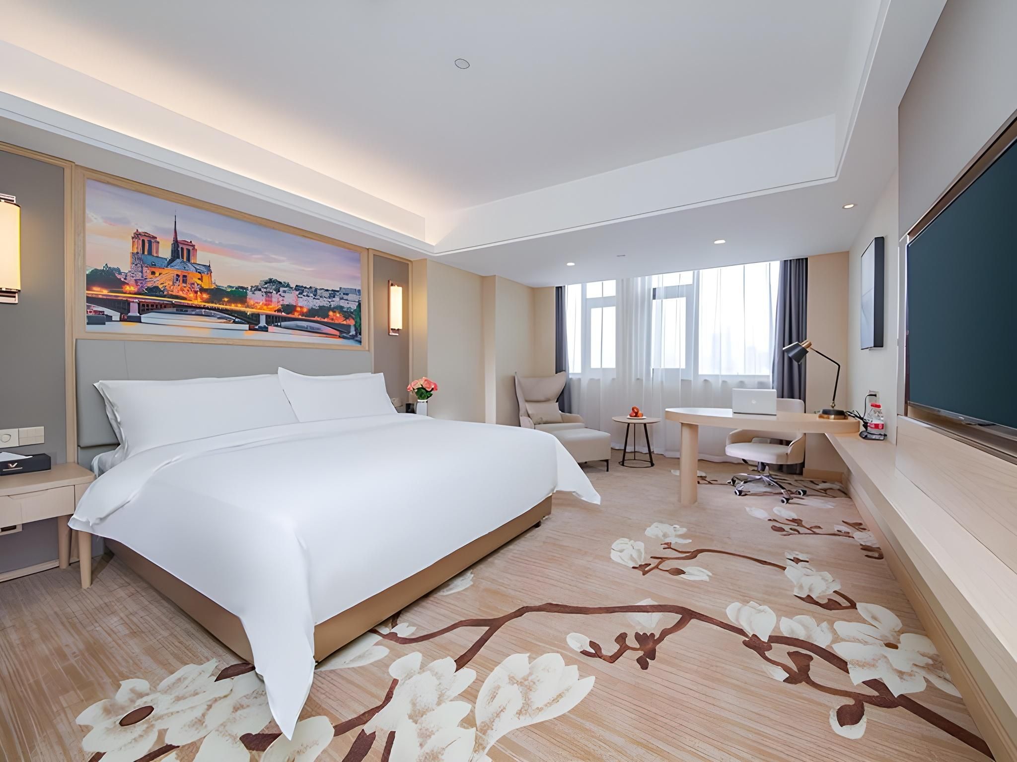 Deluxe Queen Room