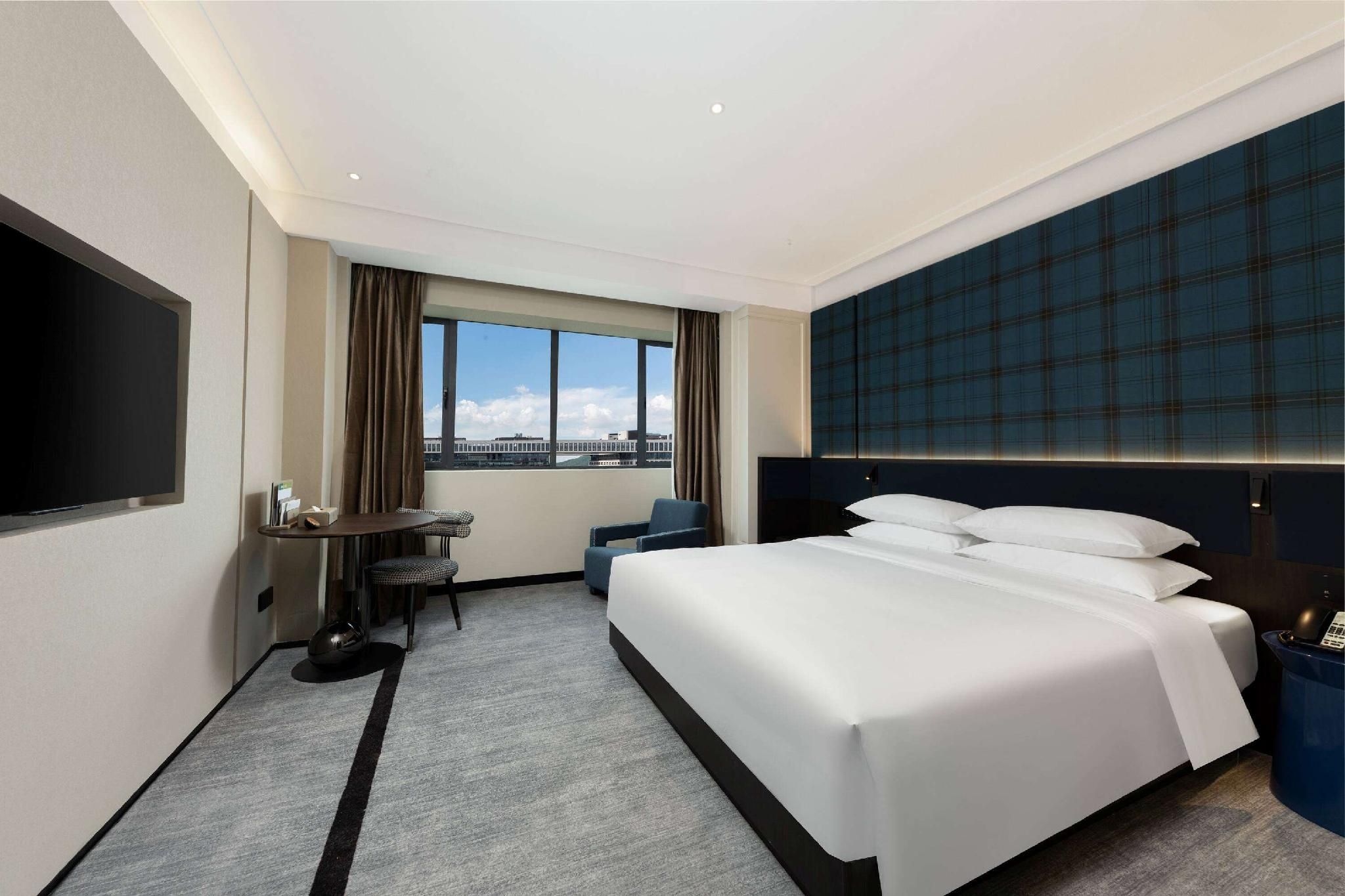 1 King Bed, Deluxe Room, Non-Smoking