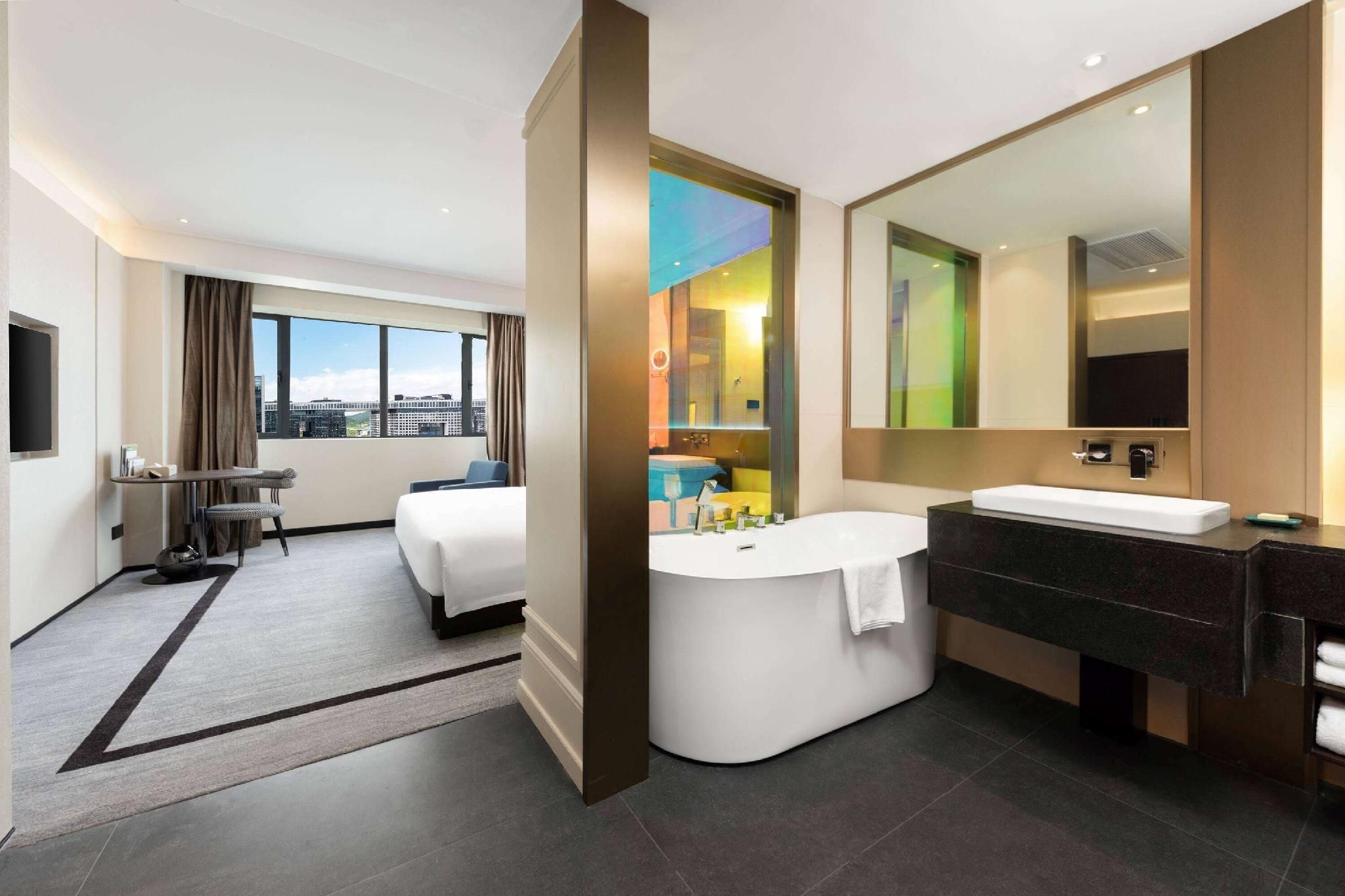 1 King Bed, Premier Room, Non-Smoking