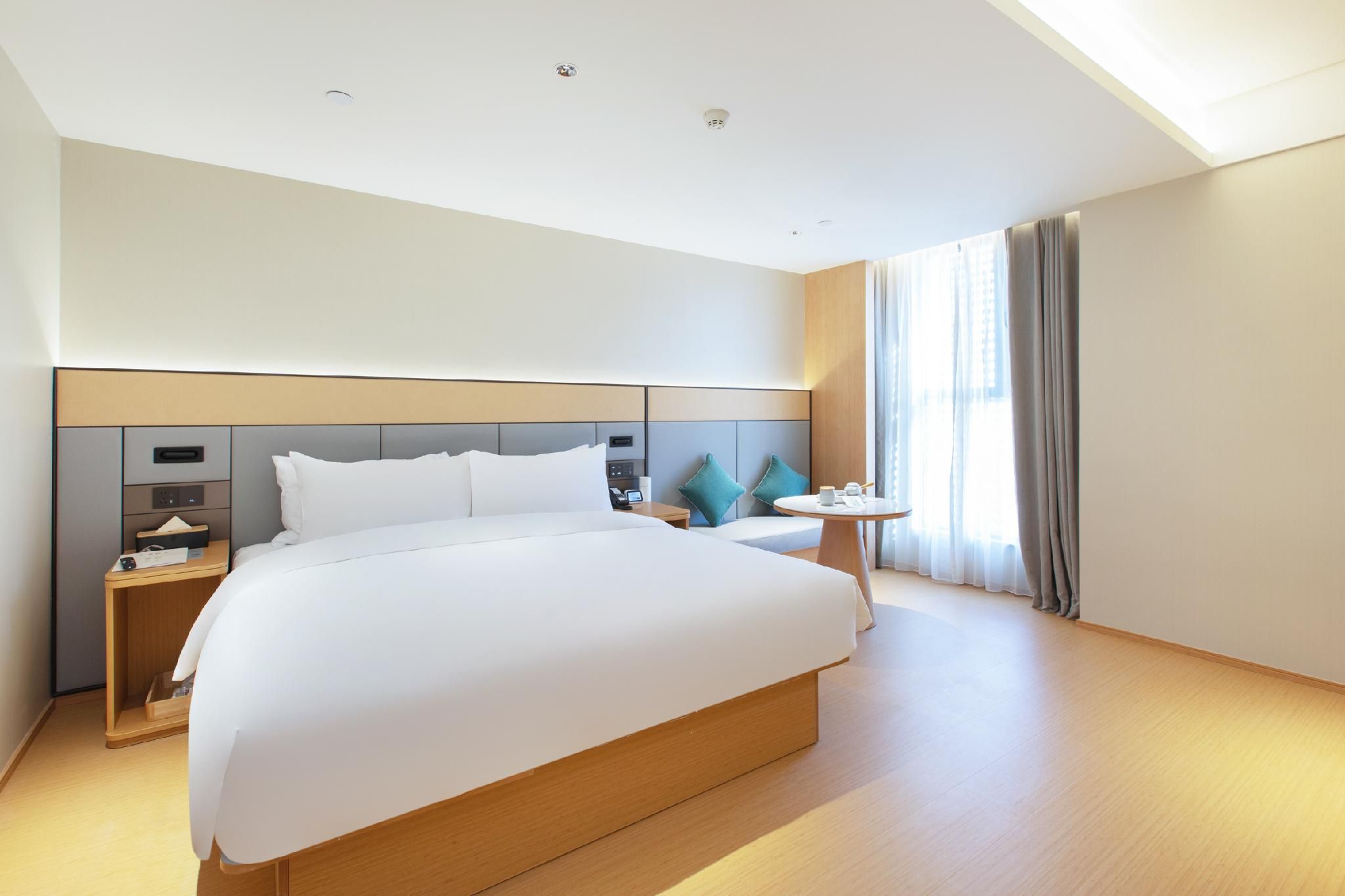 Huazhu - Room With Bed