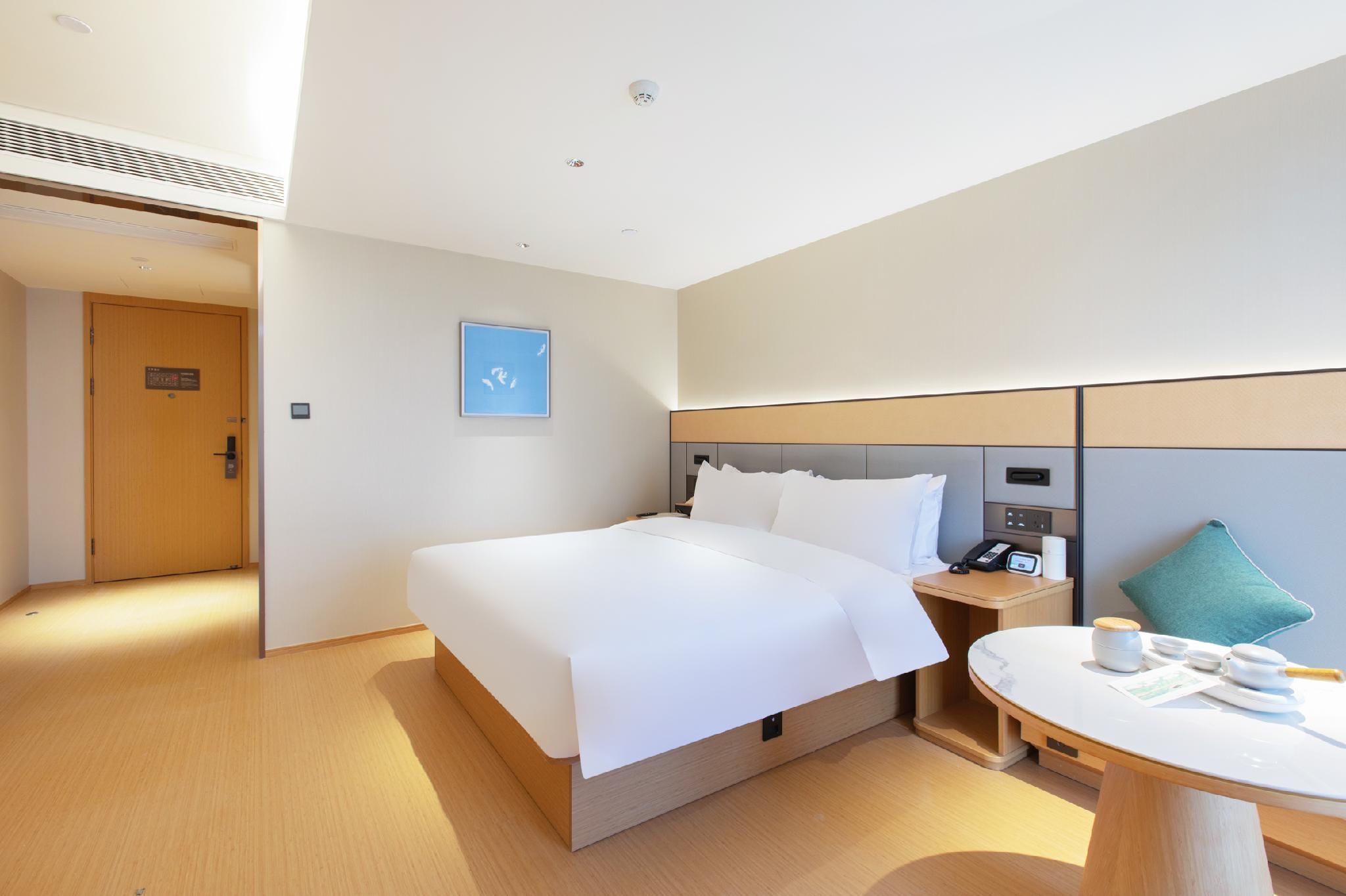 Huazhu - Room With Bed
