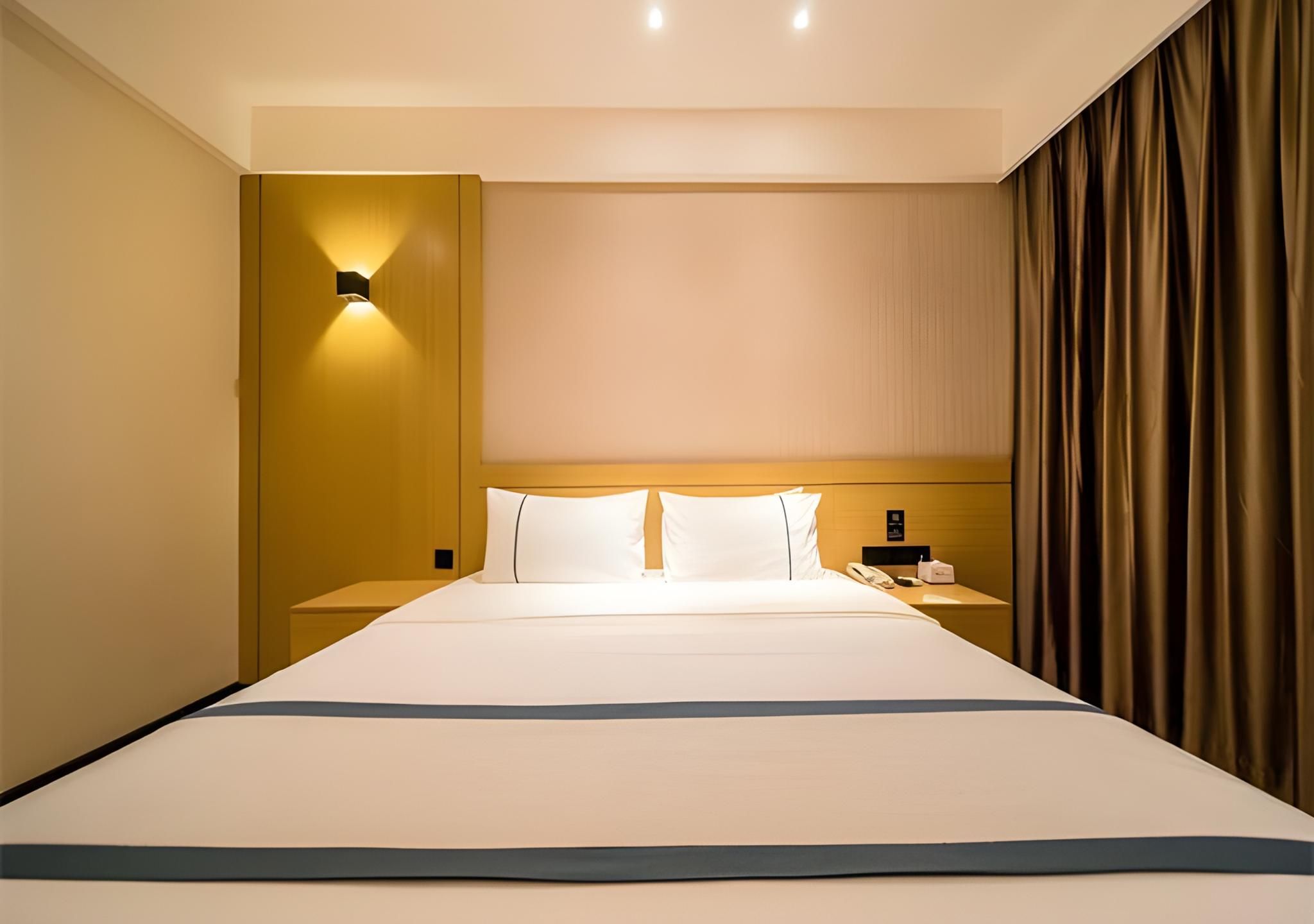 Stand Queen Room