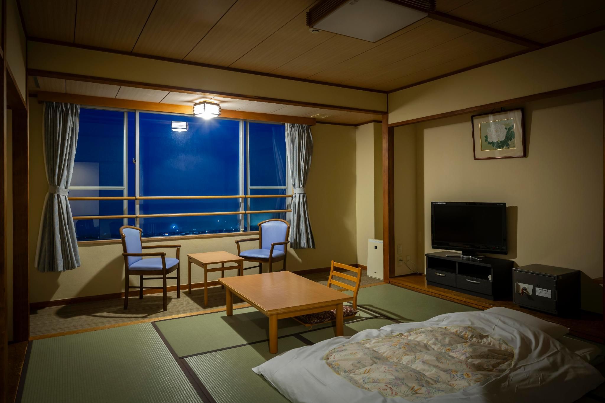 Japanese Style Room for 4 People with Shared Bathroom