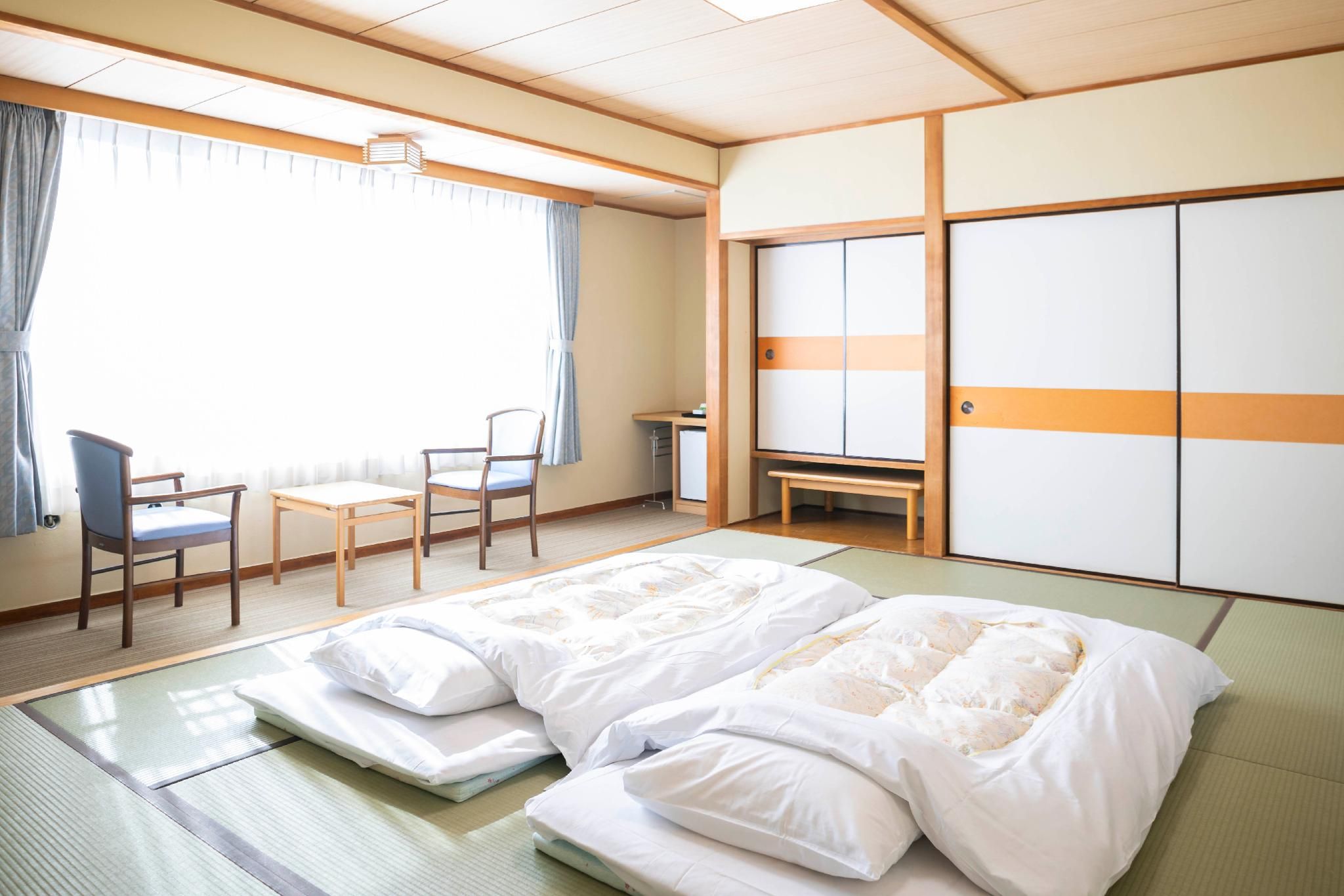 Japanese Style Room for 5 People with Shared Bathroom