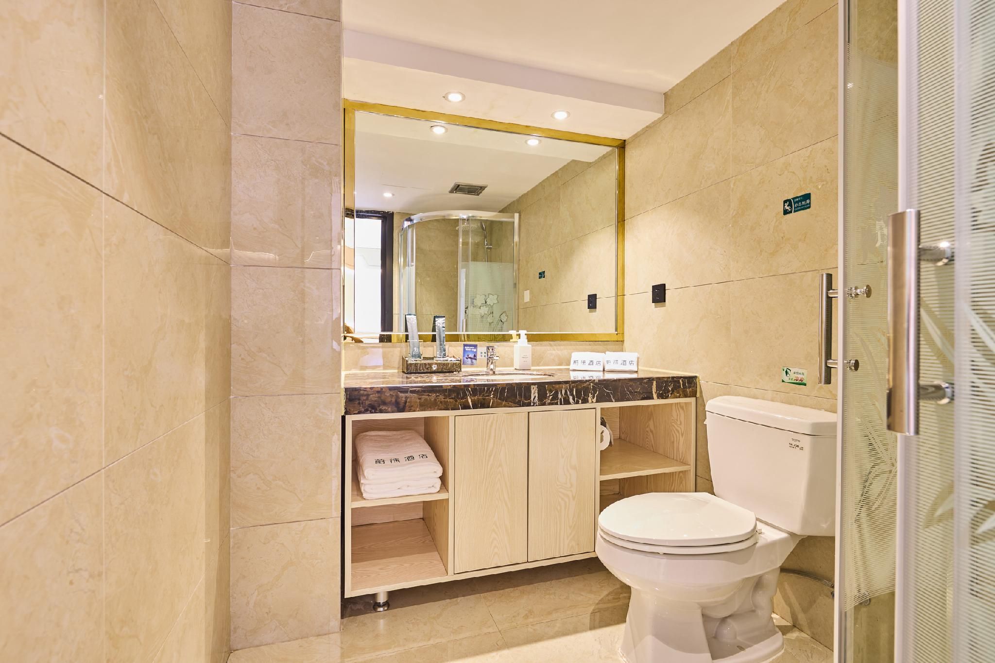 Deluxe Plus Queen Room