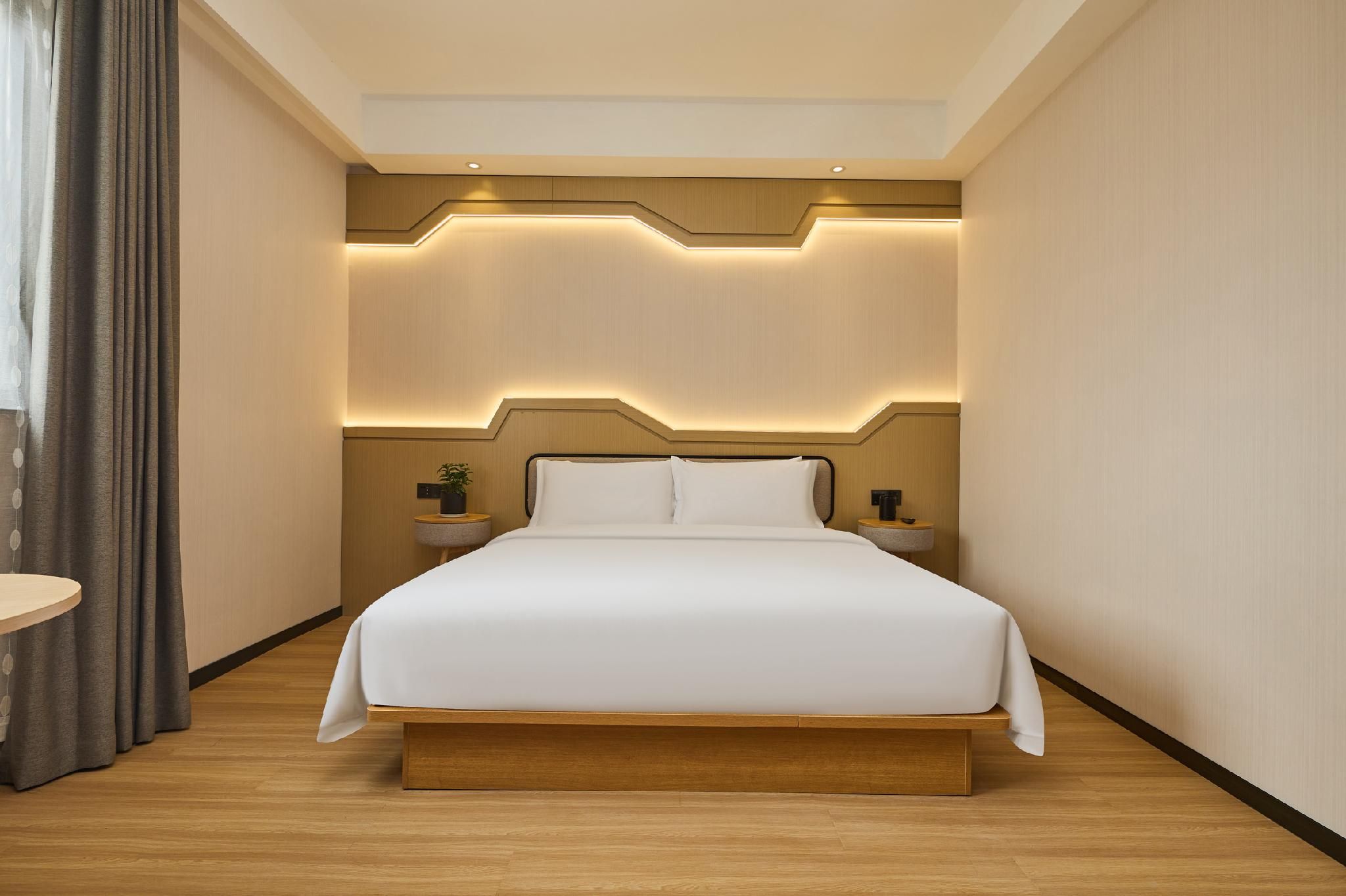 Deluxe Plus Queen Room