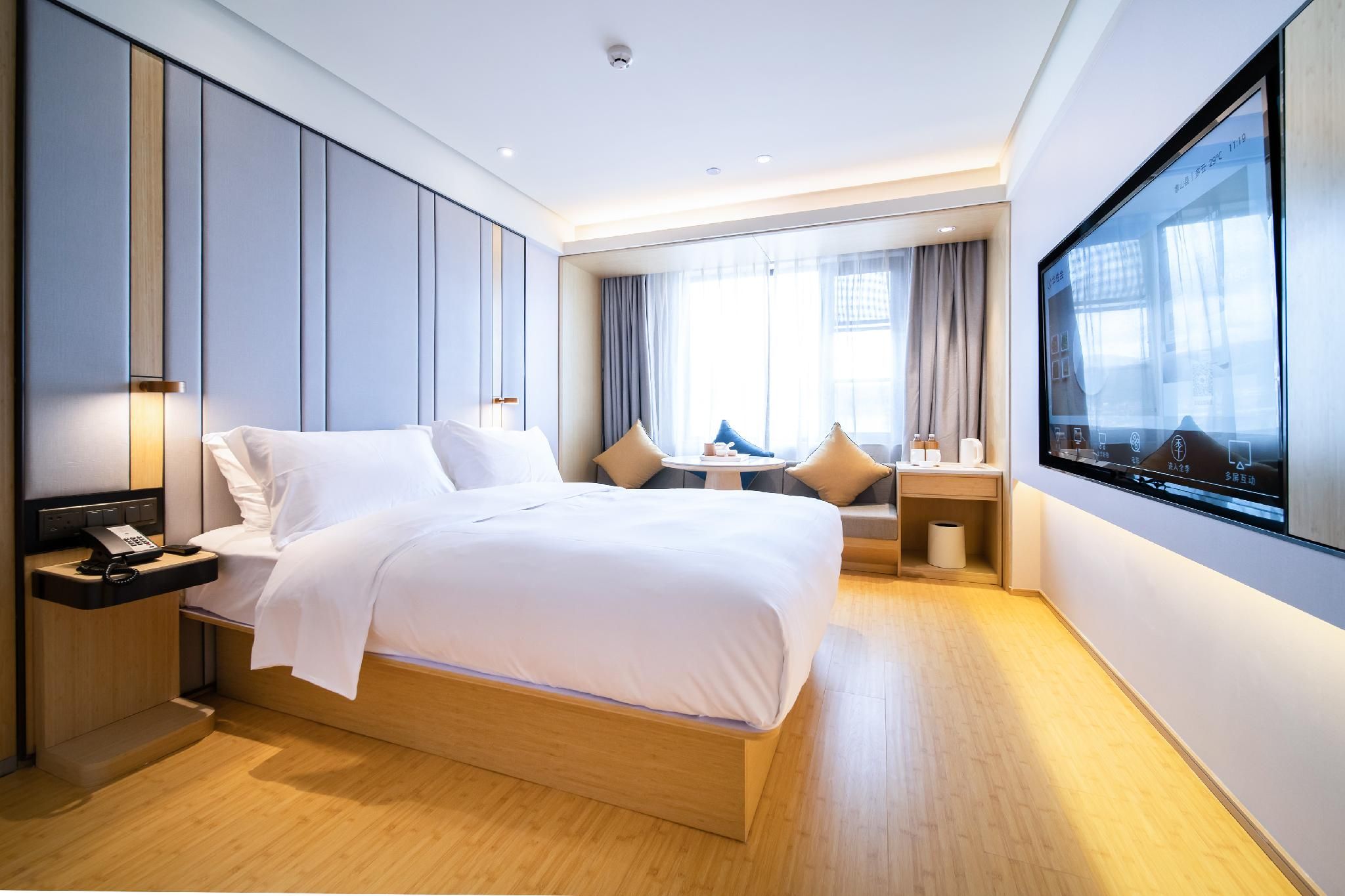Huazhu - Room With Bed
