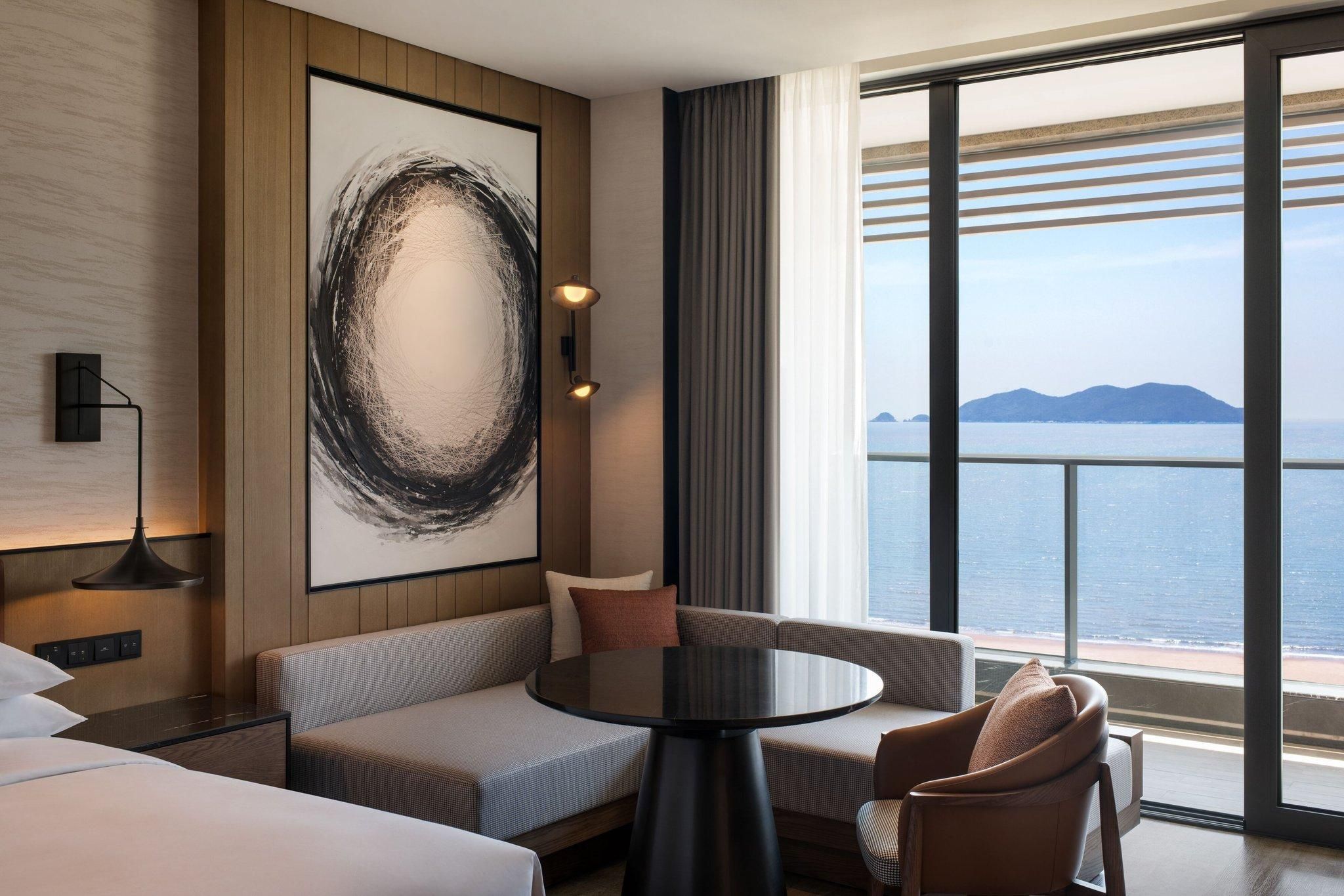 Guest room, 1 King, Ocean View, Balcony