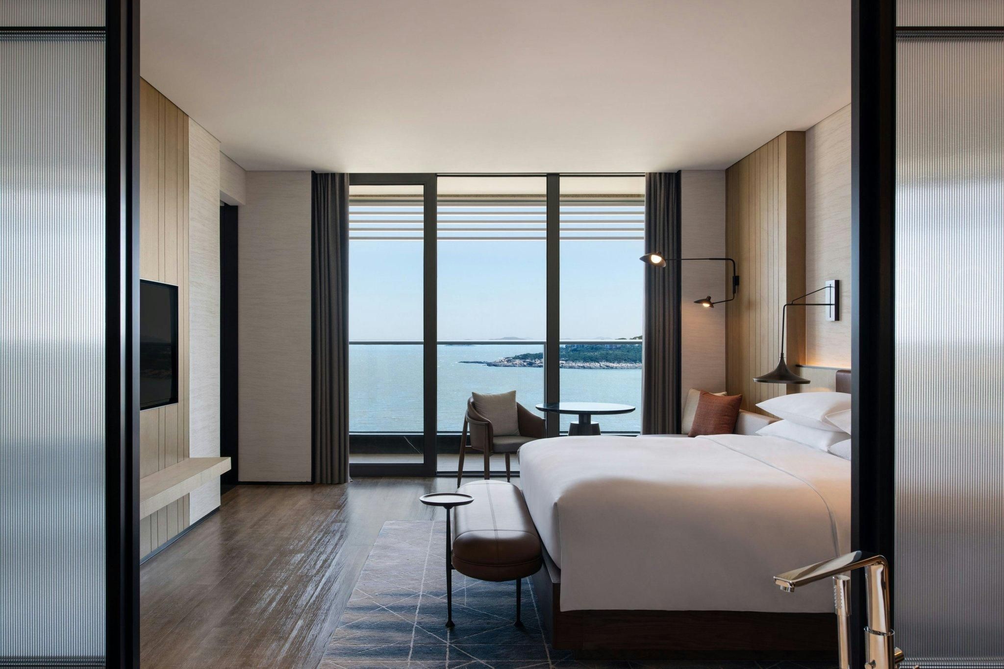 Deluxe Oceanview Suite, 1 Bedroom Suite, 1 King, Balcony