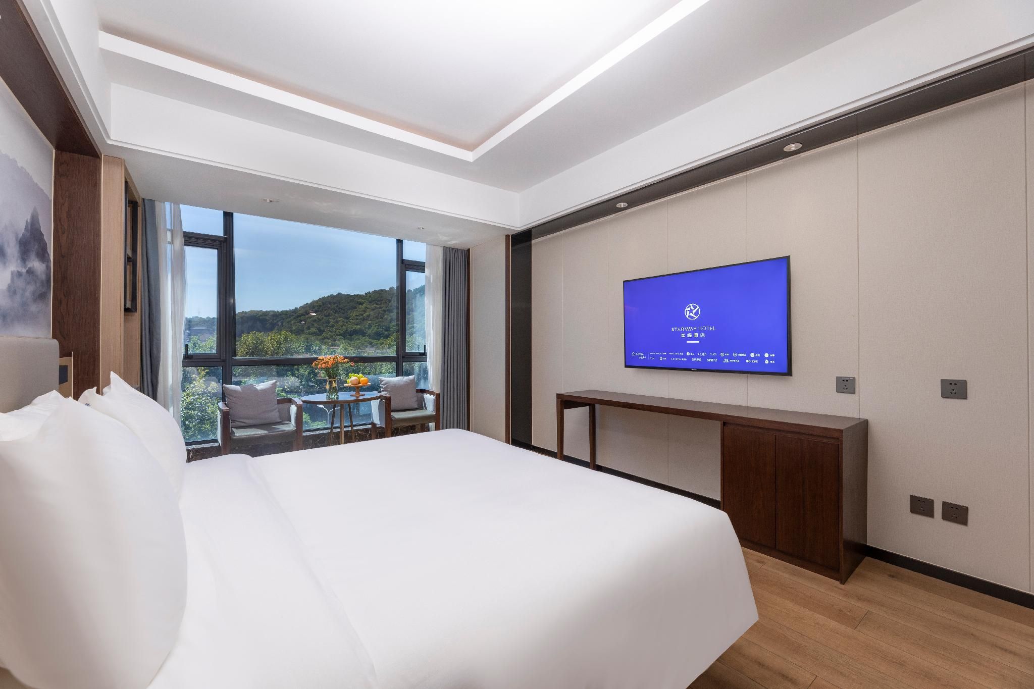 Huazhu - Deluxe Bed Room