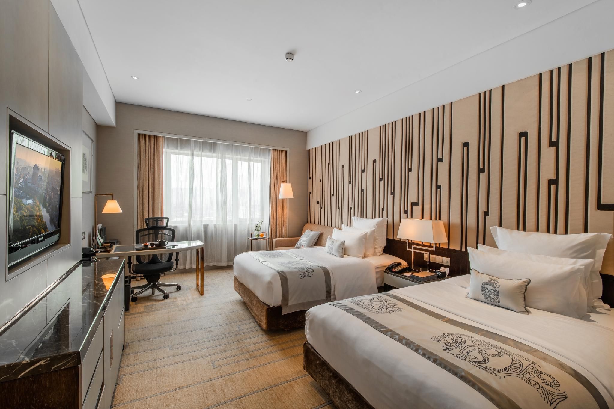 Superior Twin Mountain view