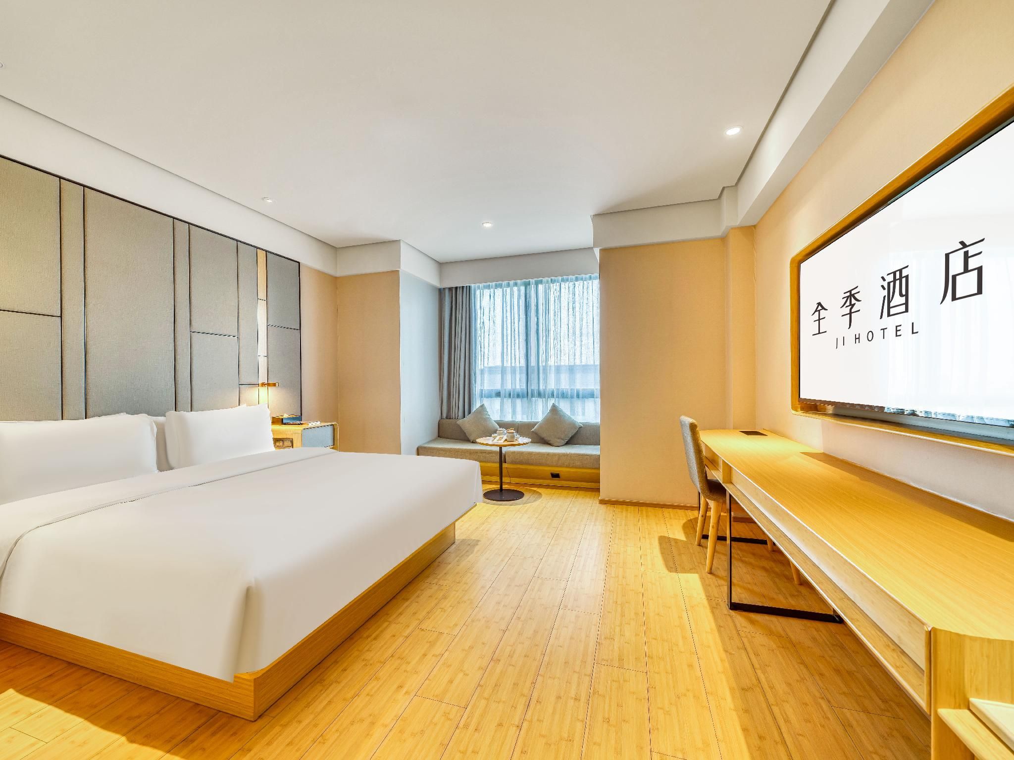 Business Queen Bed Room