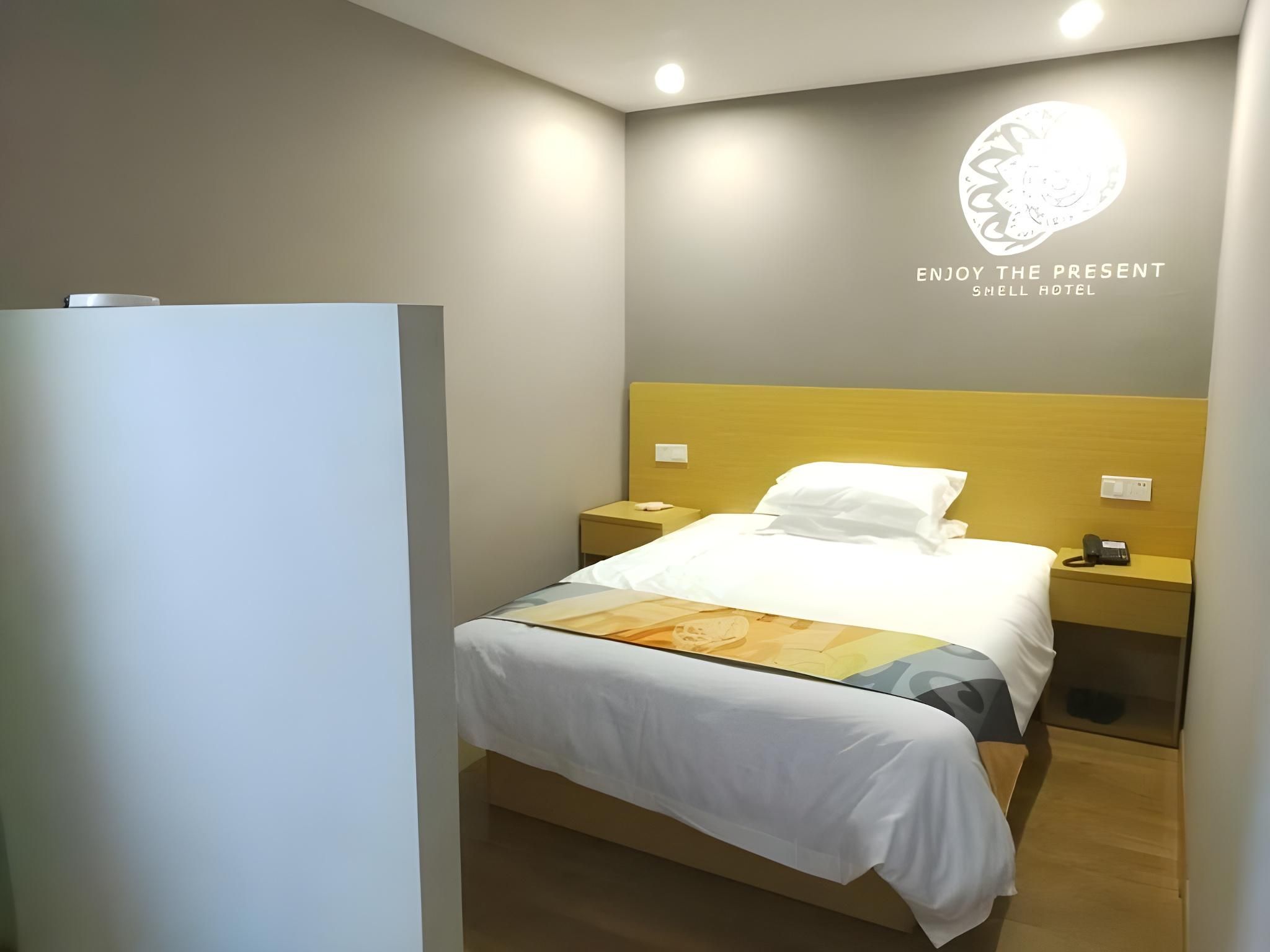 Business Queen Room