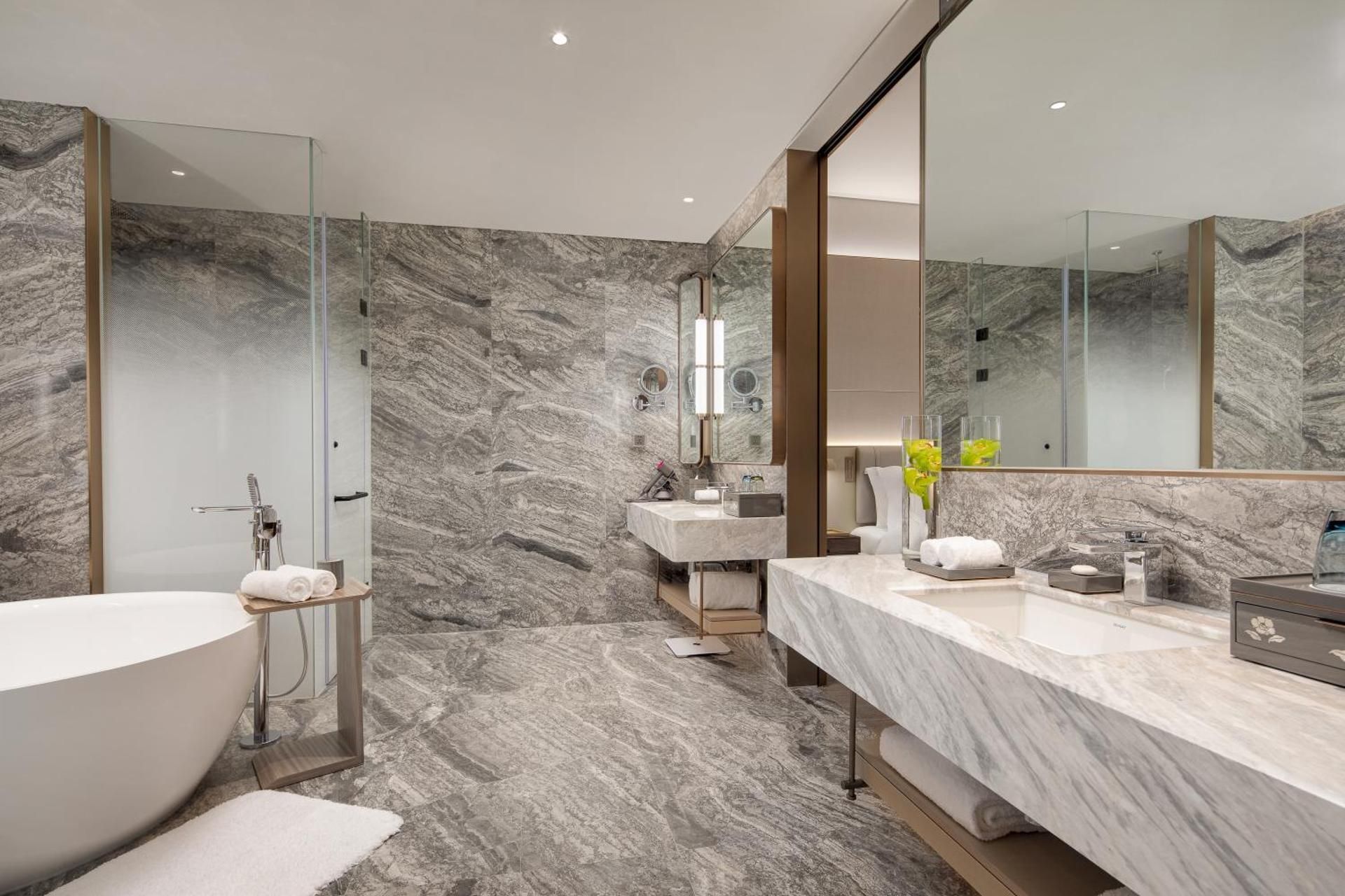 Superior Lake View Suite