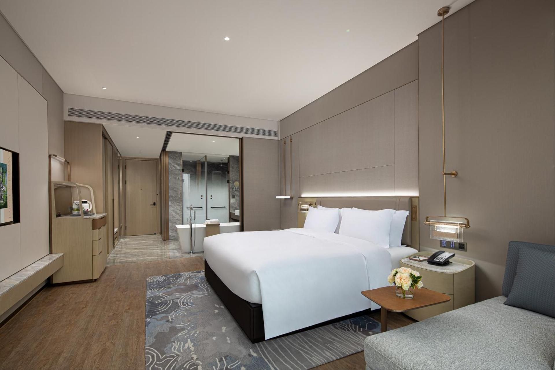 Deluxe Garden View King Room