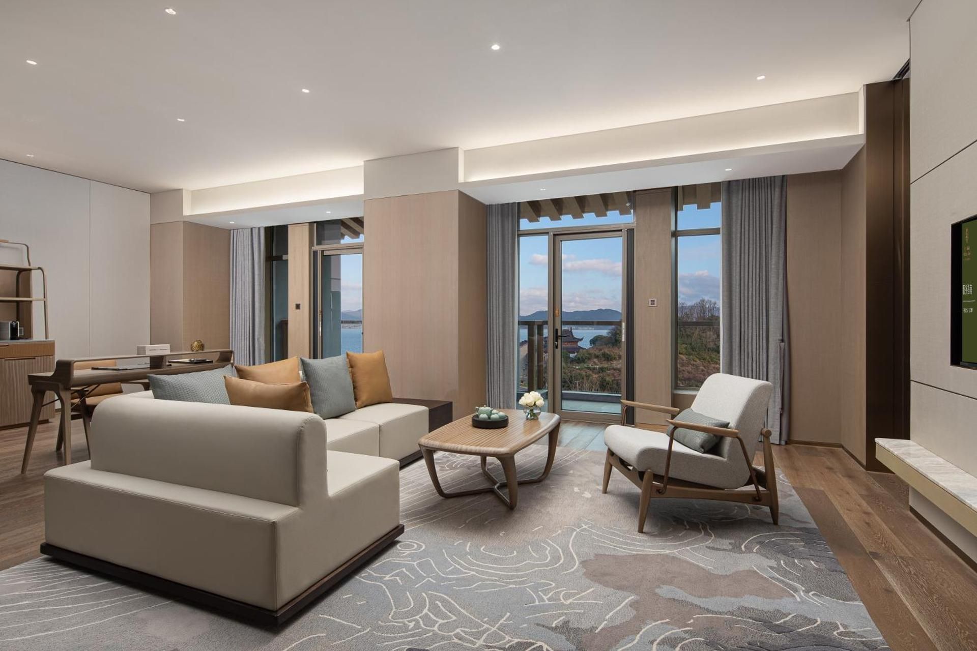 Superior Lake View Suite