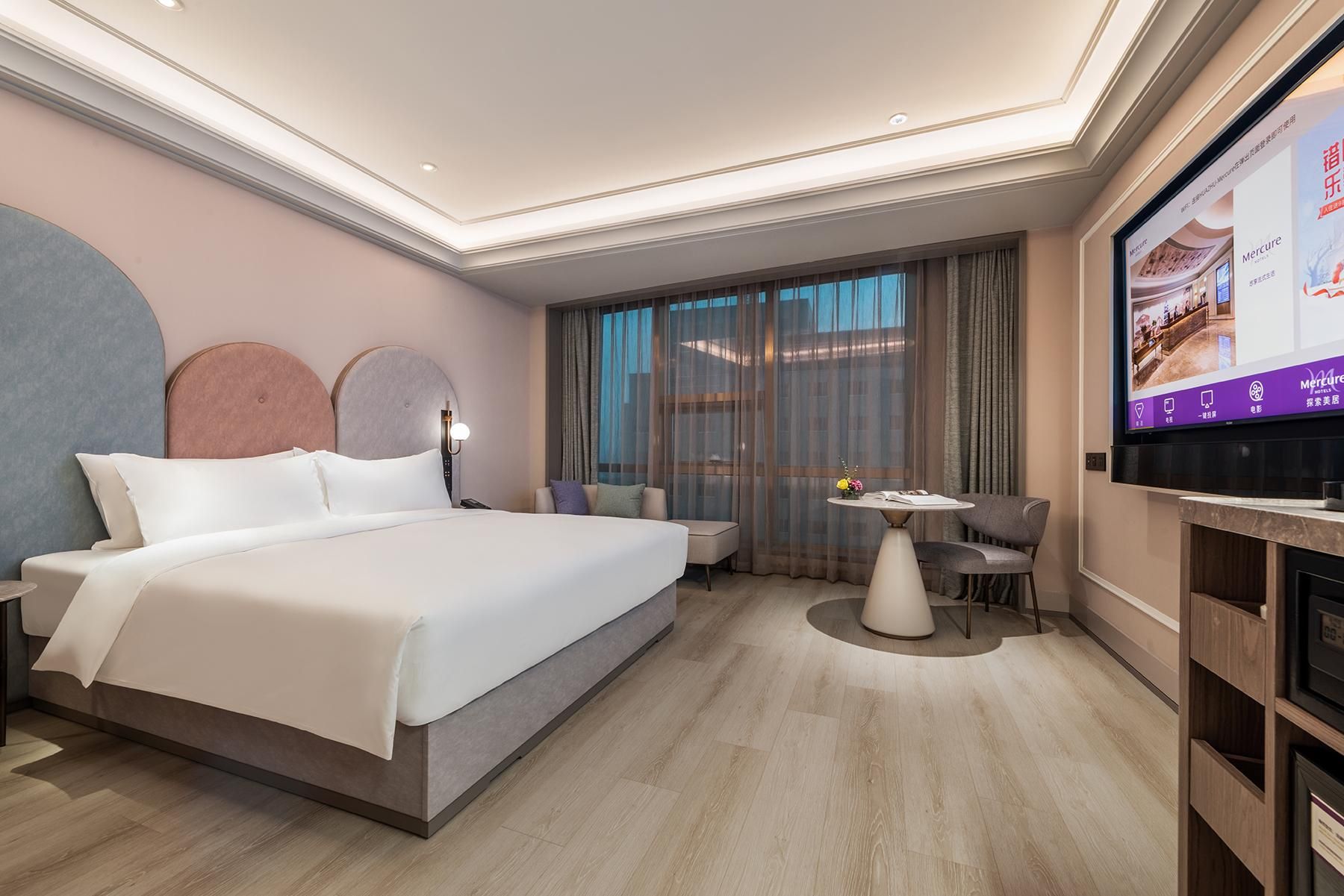 PRIVILEGE ROOM, One King-size Bed