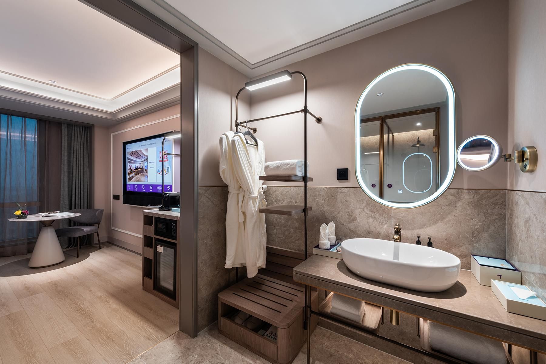 DELUXE ROOM, Two Twin Beds