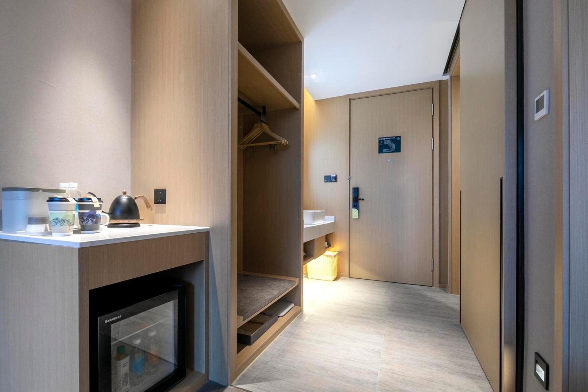 Jimu Twin Room with Lake View