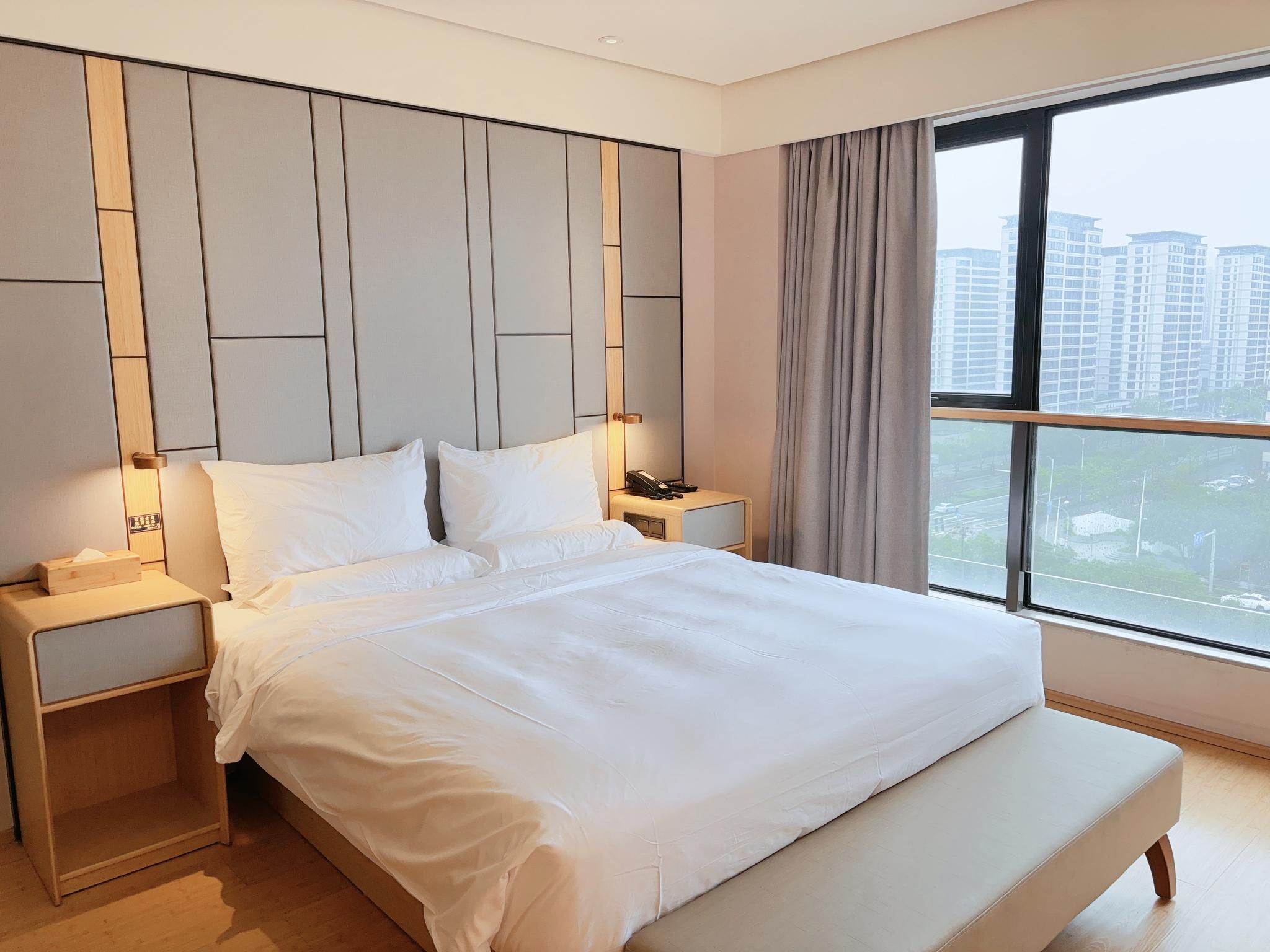 Huazhu - Deluxe Bed Room