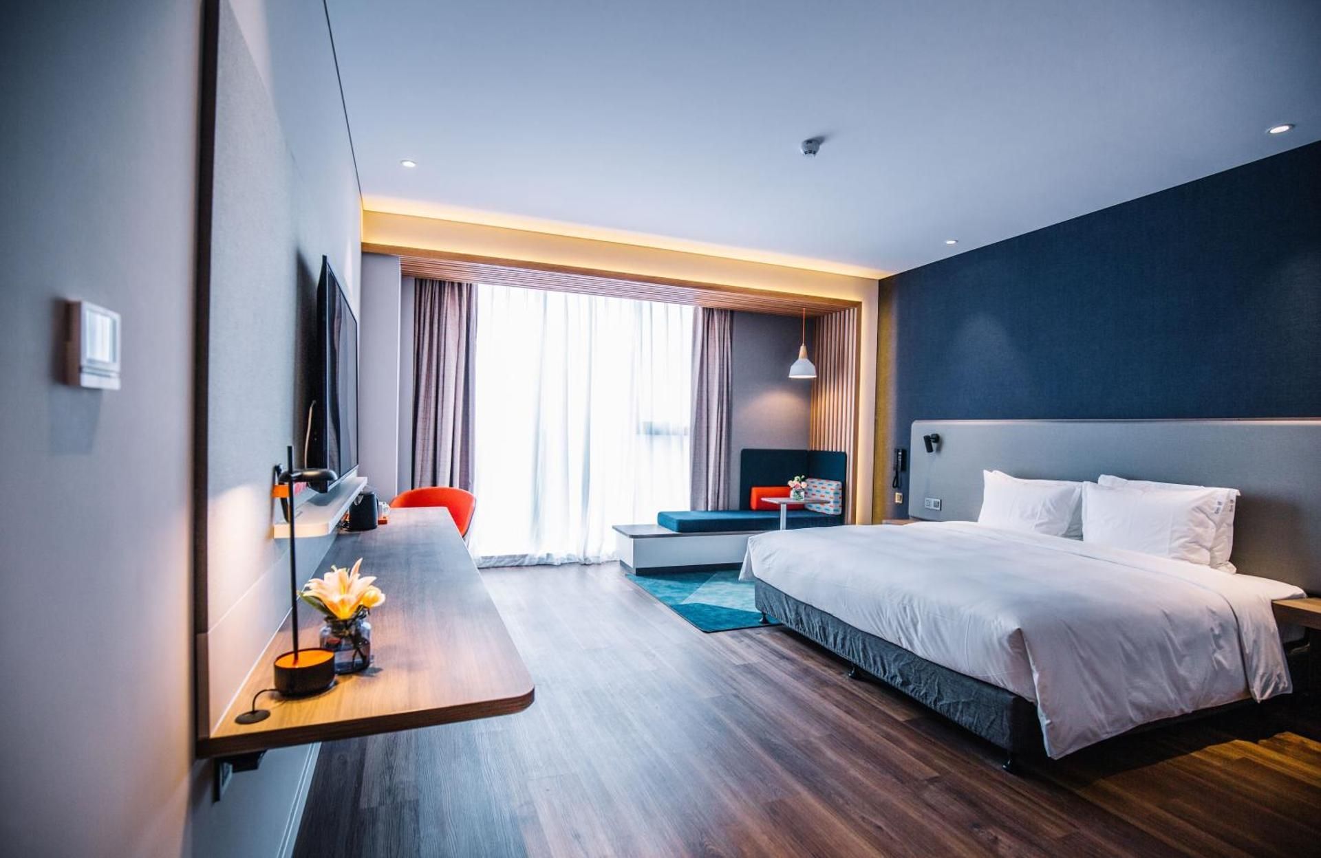 Standard King Room with Extra Space