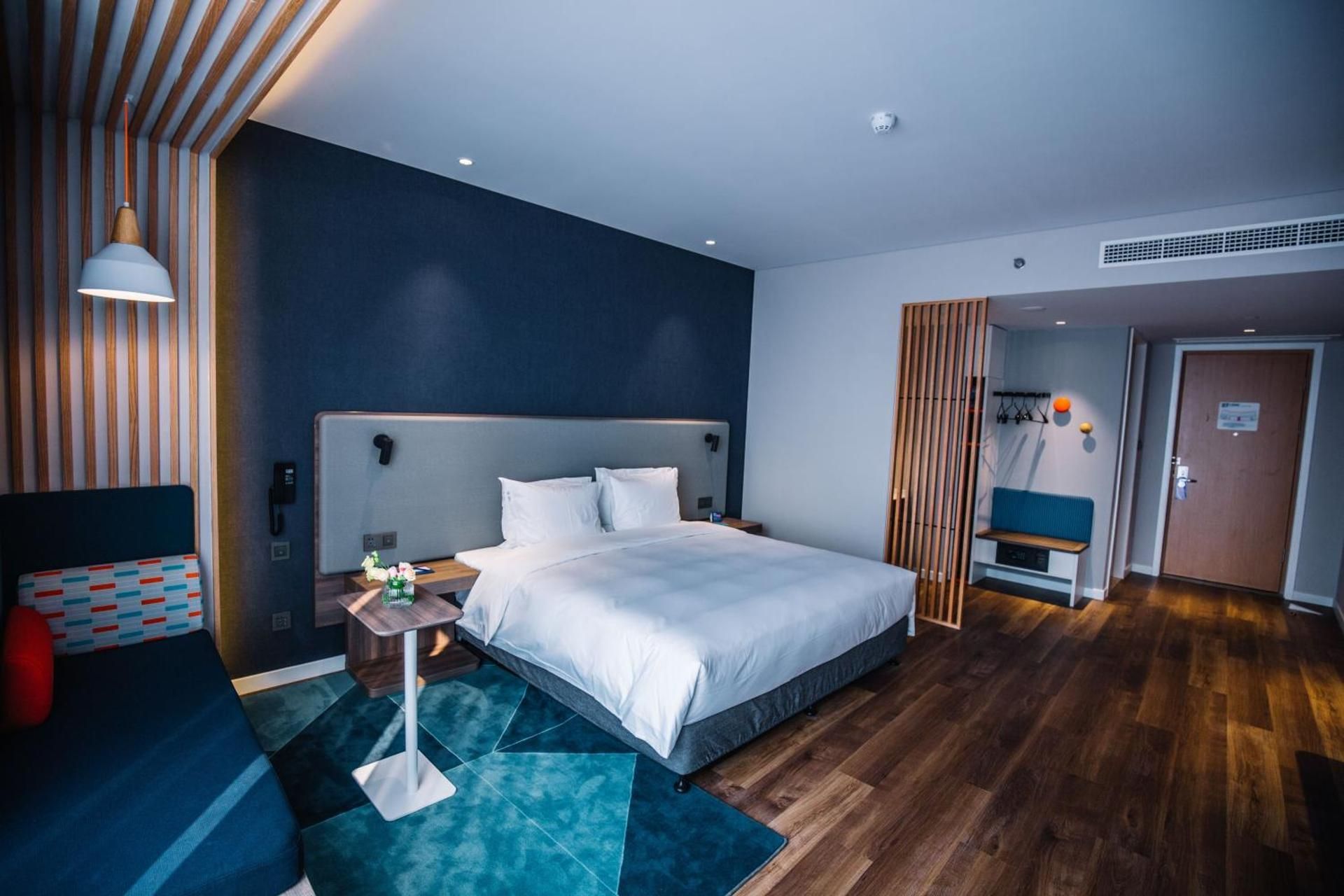 King Standard Non-Smoking