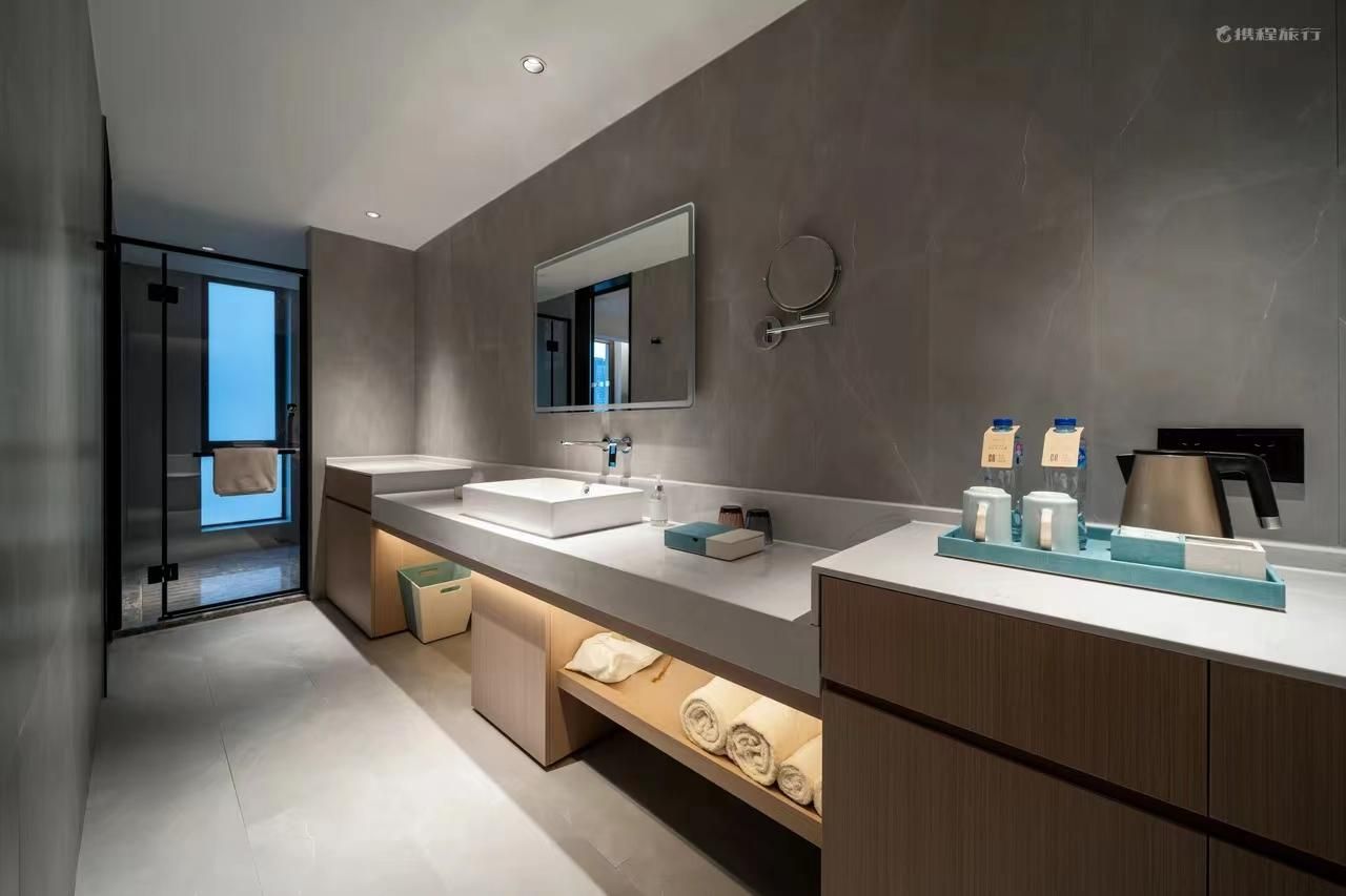 Deluxe Double or Twin