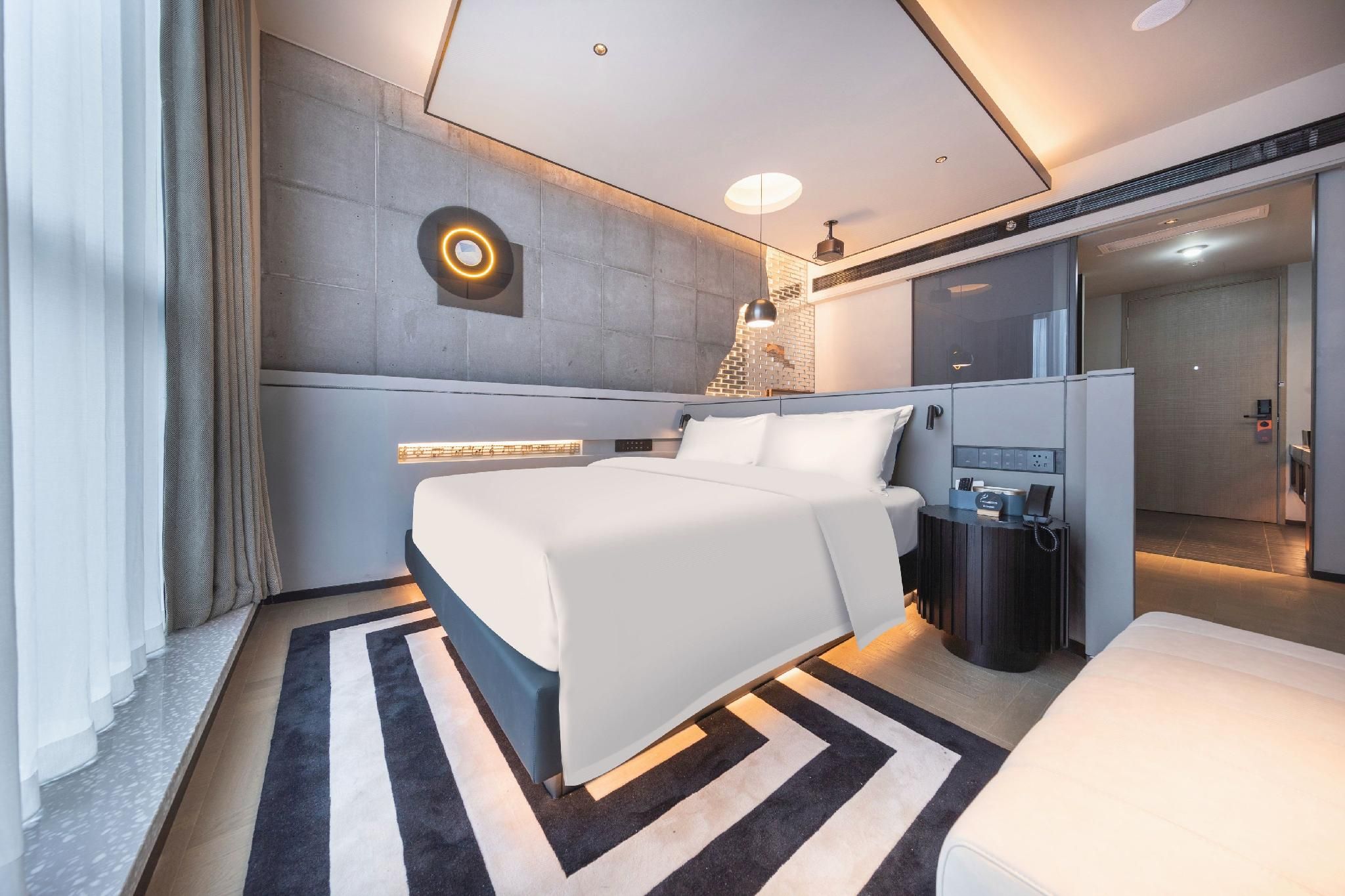 Double Room with 8090 Theme