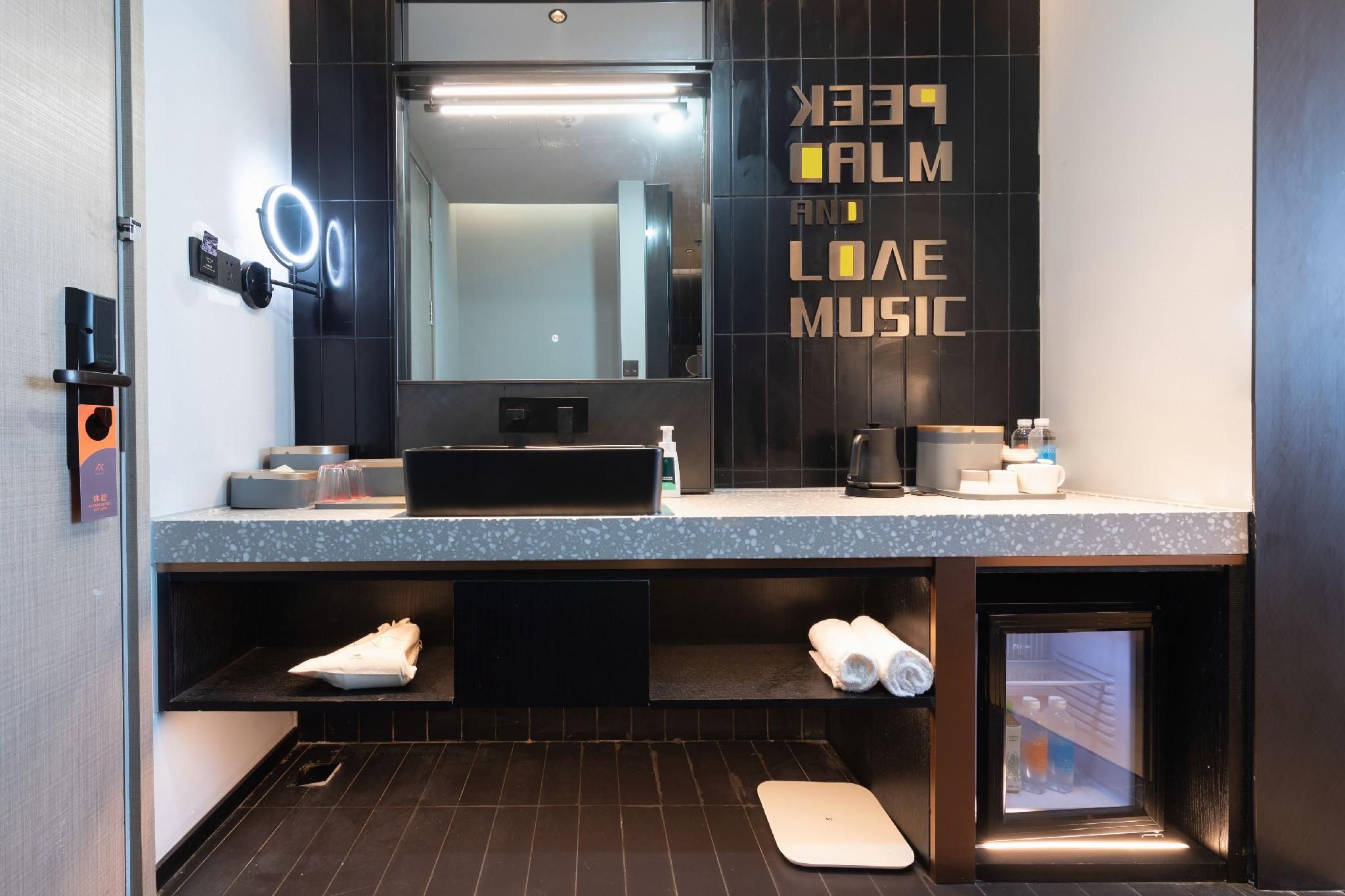 Double Room with 8090 Theme