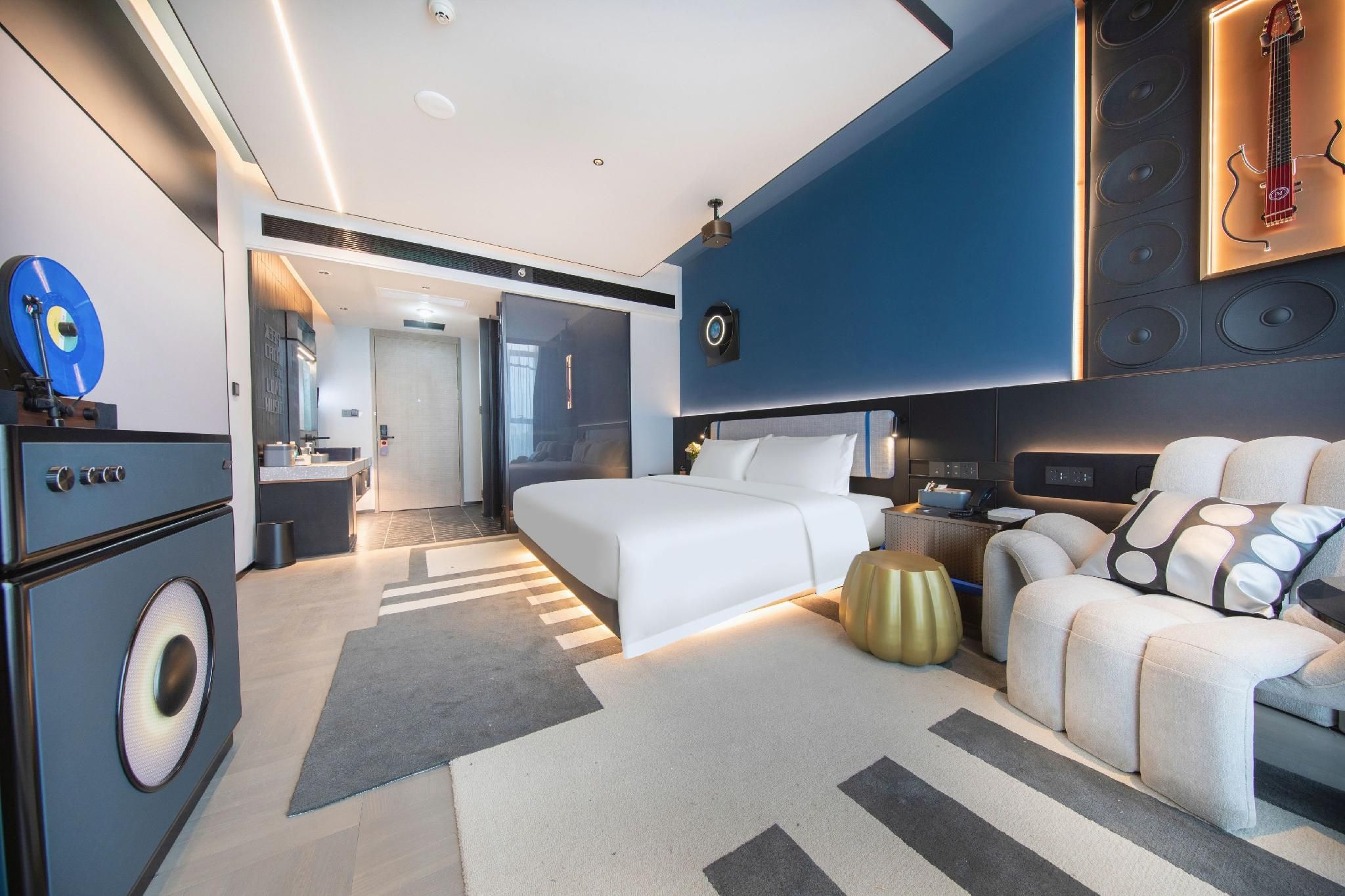 Double Room with Theme Qingying String Music