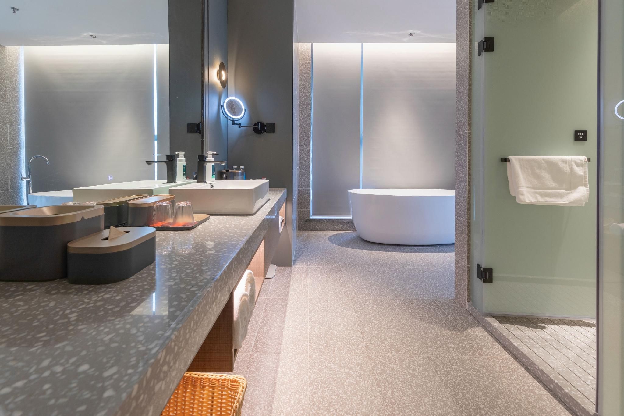 Jimu Suite with River View