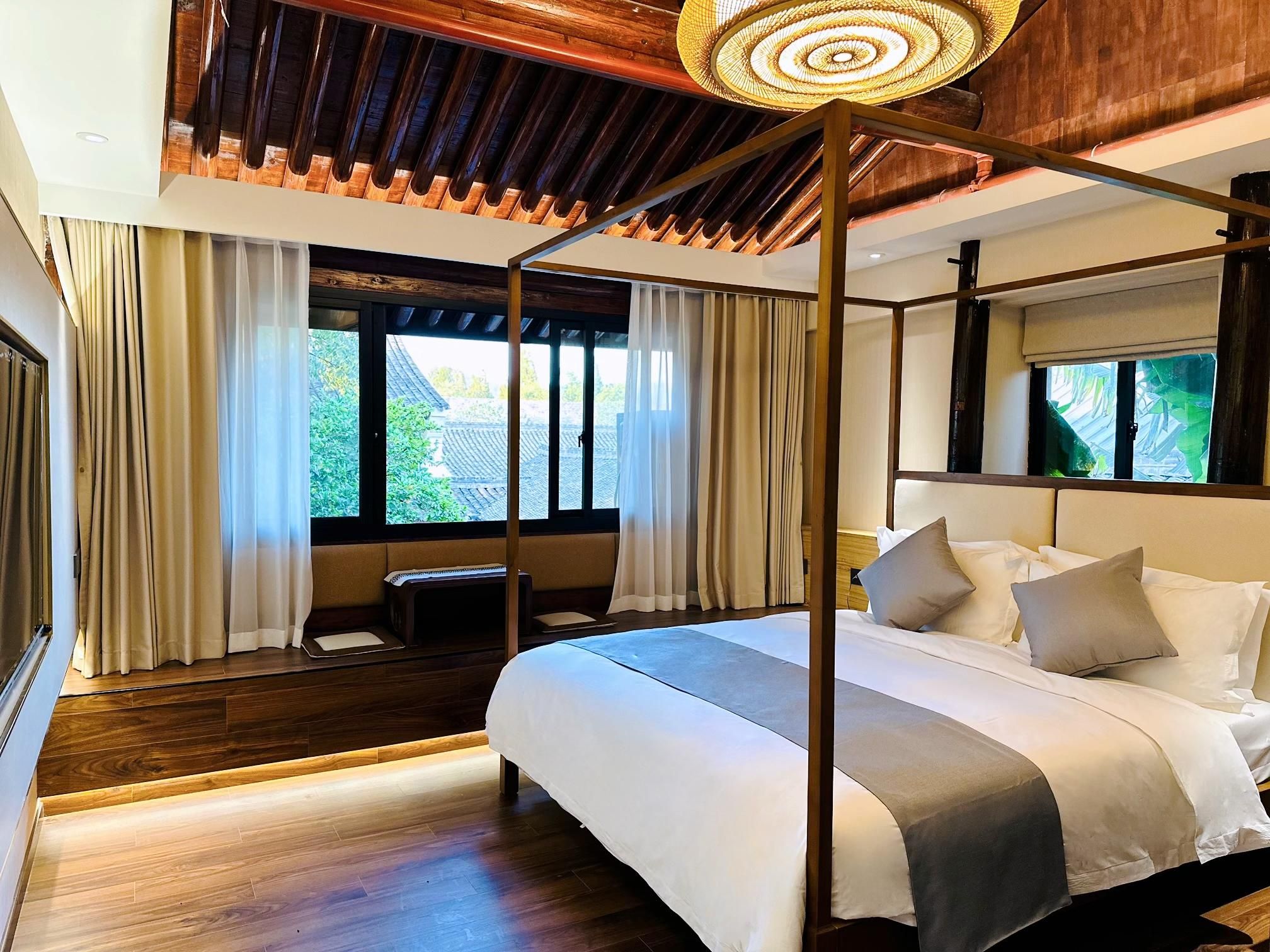 Business King Room