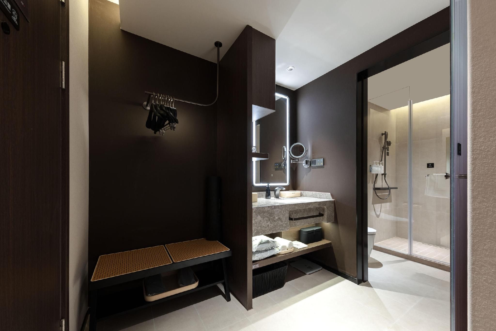 Superior Twin Room with Lake View