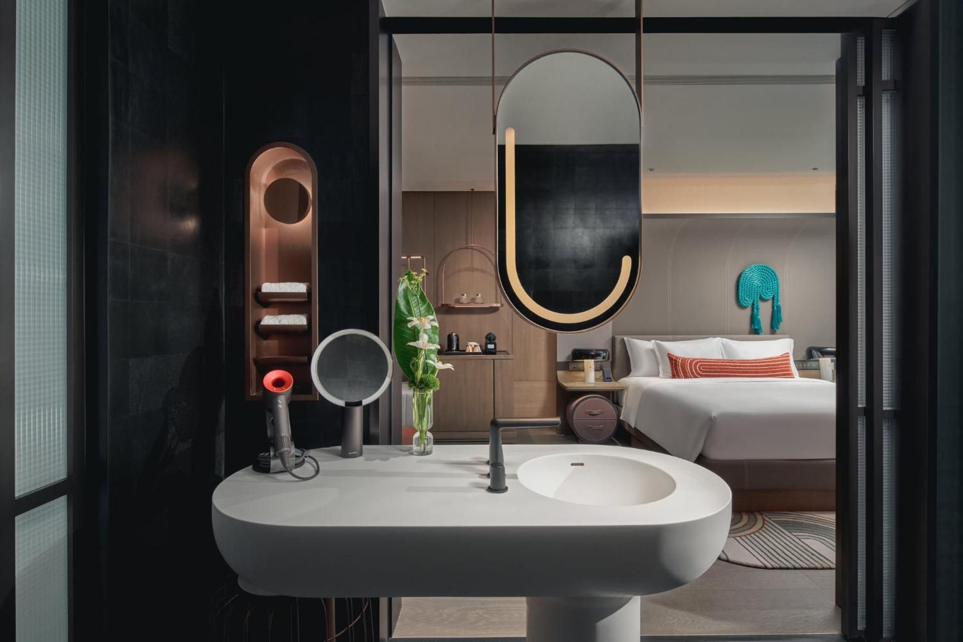 Standard King Room with City View