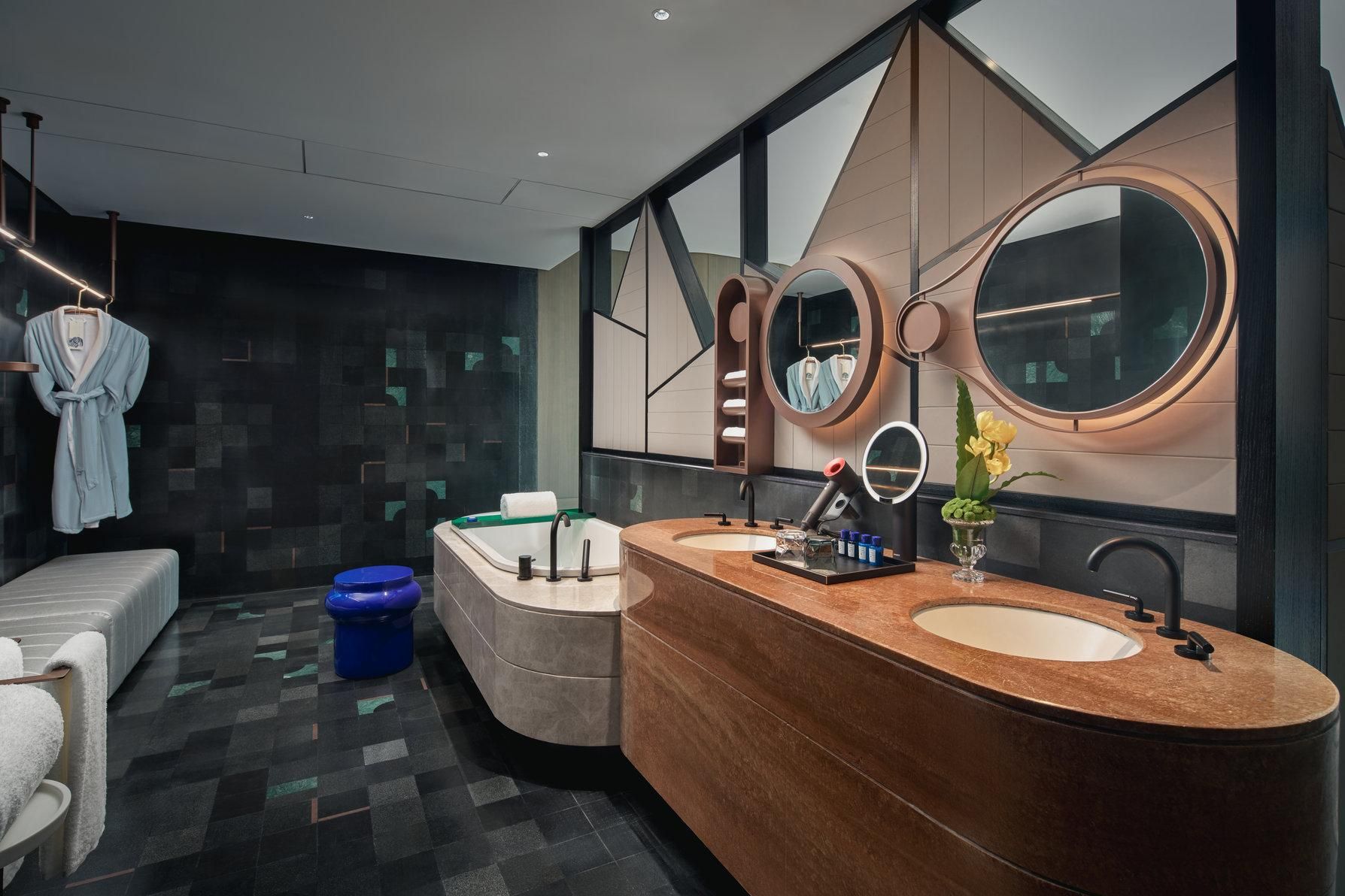 1 Bedroom Suite Dining Area River View